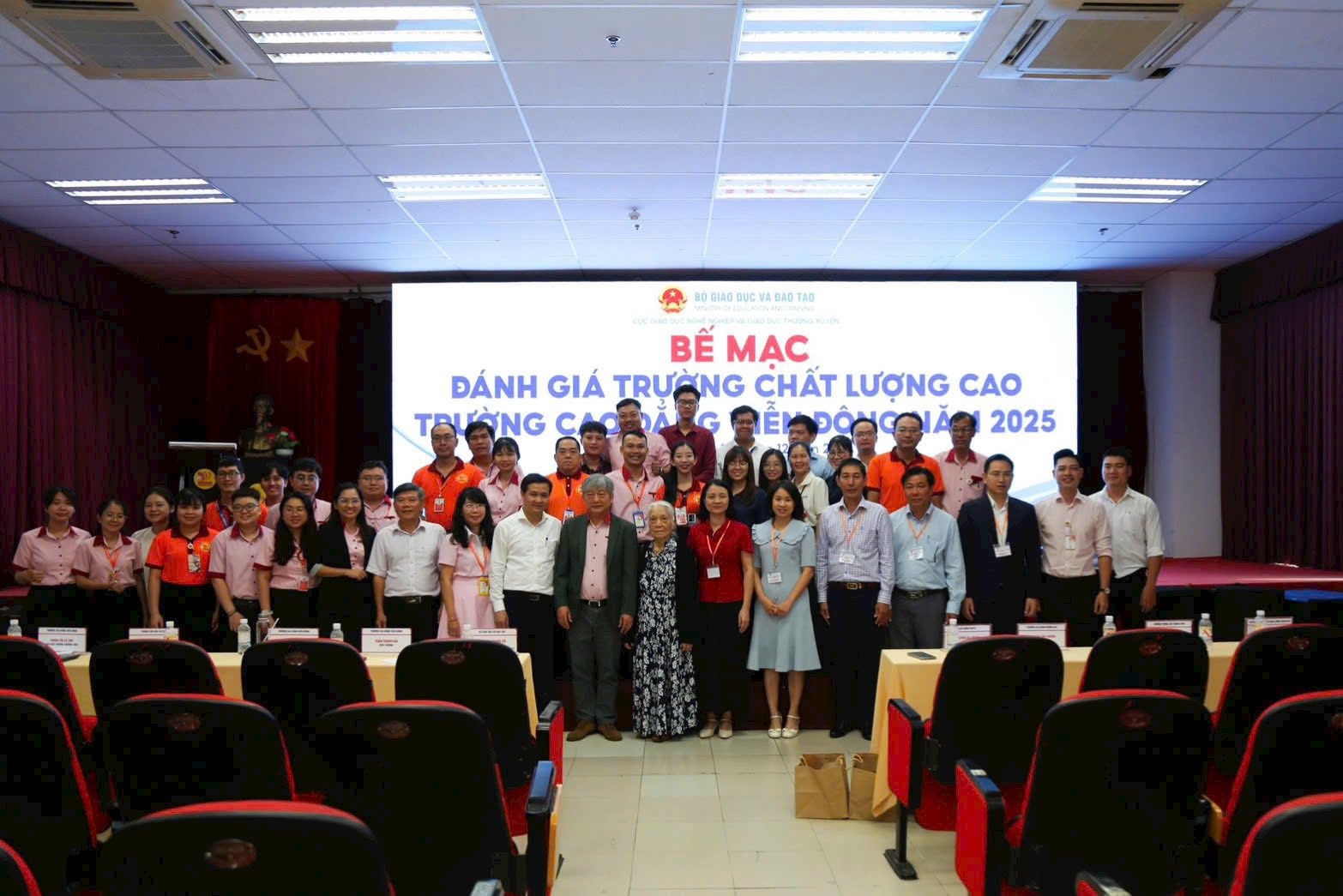 Trường CĐ Viễn Đông được công nhận Trường Cao đẳng Chất lượng cao - Ảnh 3.