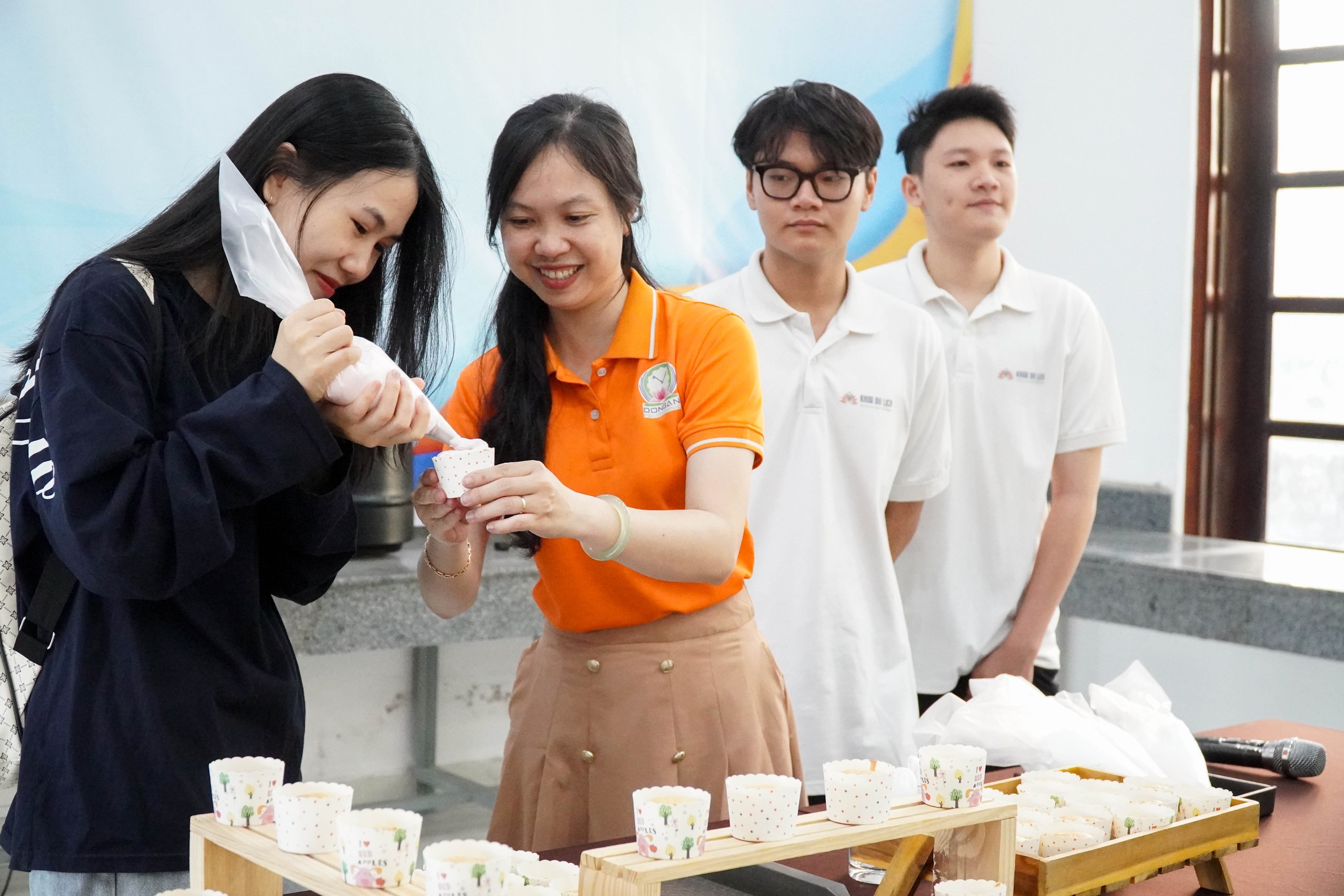 V&agrave;o xưởng thực h&agrave;nh trải nghiệm, học sinh tự tin "chốt" lu&ocirc;n nguyện vọng - Ảnh 1.