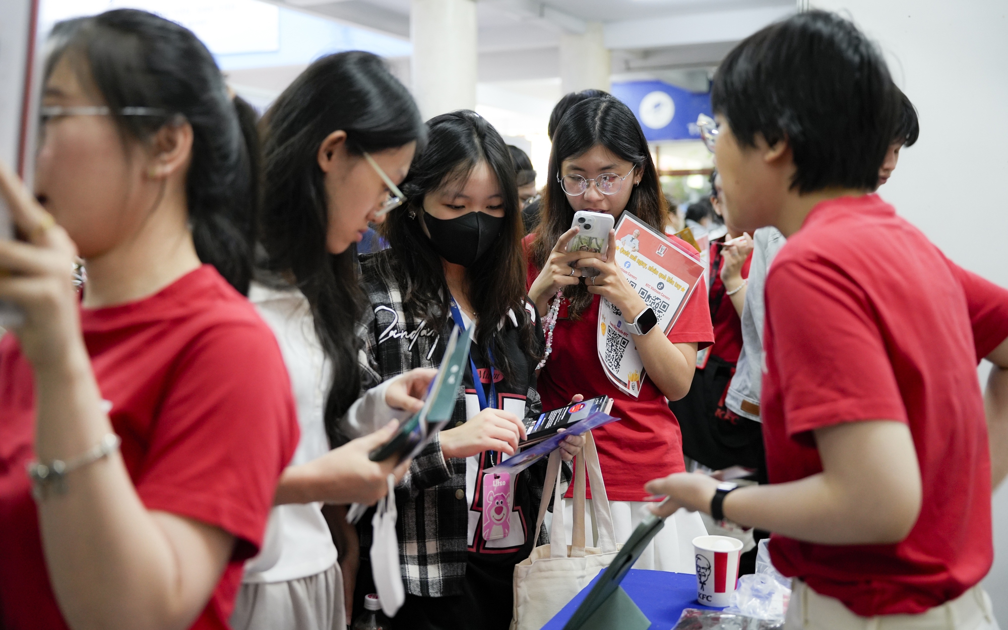 “CMO 4 tuổi”: Chiêu tuyển dụng hay cú lừa marketing? - Ảnh 2.