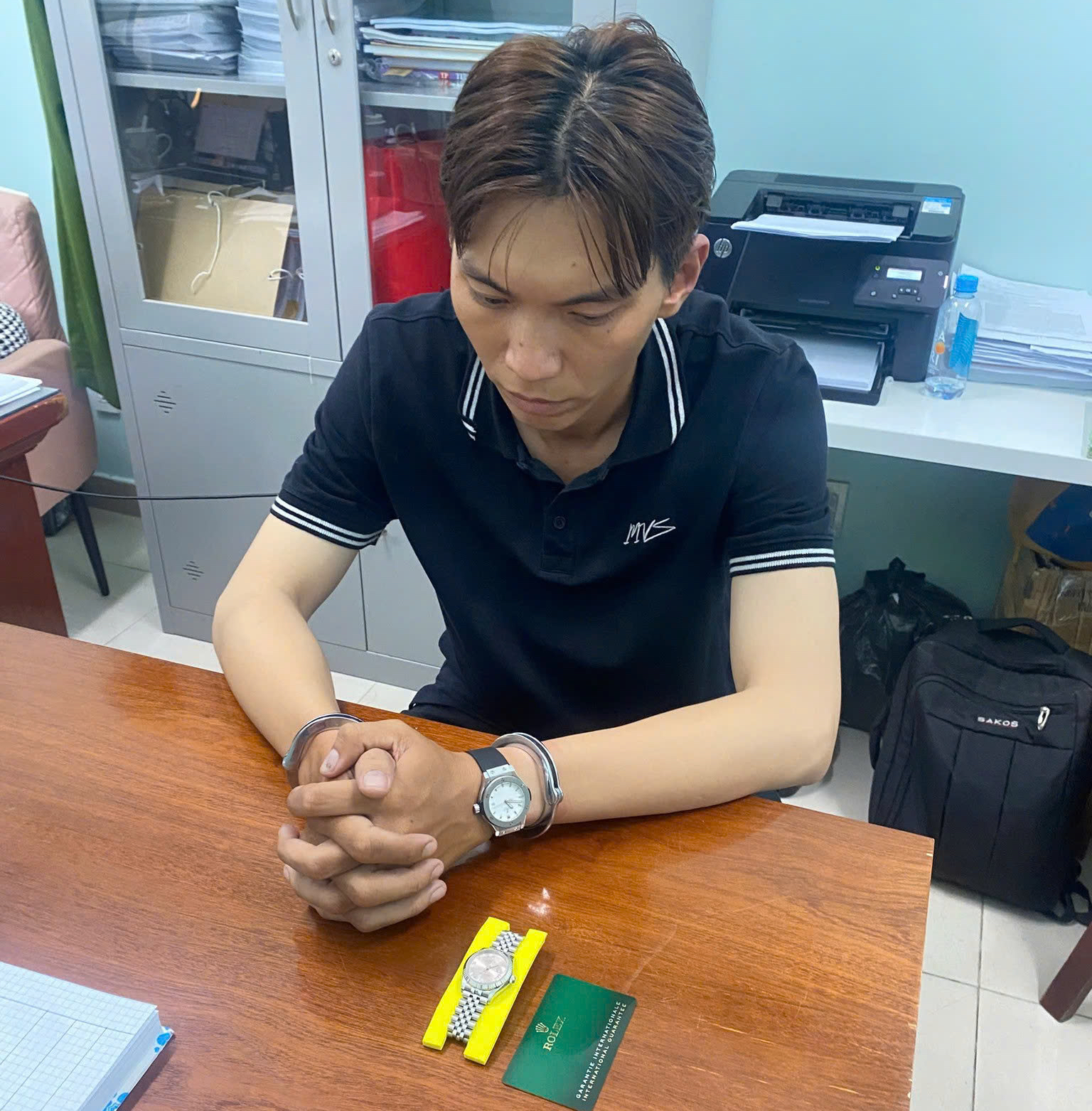 Bắt thanh niên trộm đồng hồ Rolex tại chung cư Scenic Valley , TPHCM - Ảnh 1.