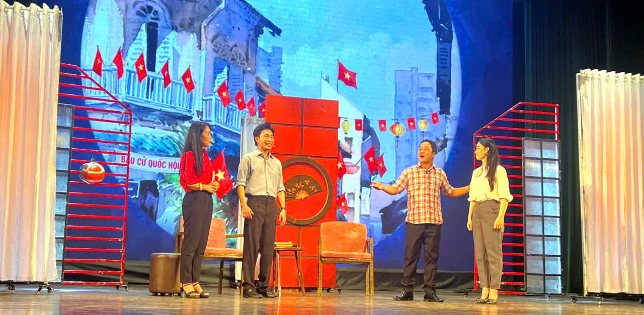 NSND Triệu Trung Kiên tạo dấu ấn với tác phẩm cổ động bầu cử Quốc hội và Hội đồng Nhân dân các cấp - Ảnh 4.