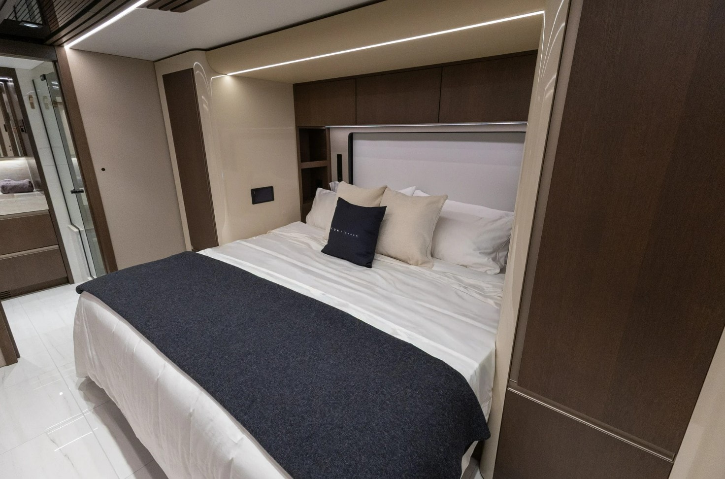 Nhà di động đẹp nhất thế giới: Như cung điện di động, giá hơn 56 tỉ, đã có người mua - Ảnh 13.