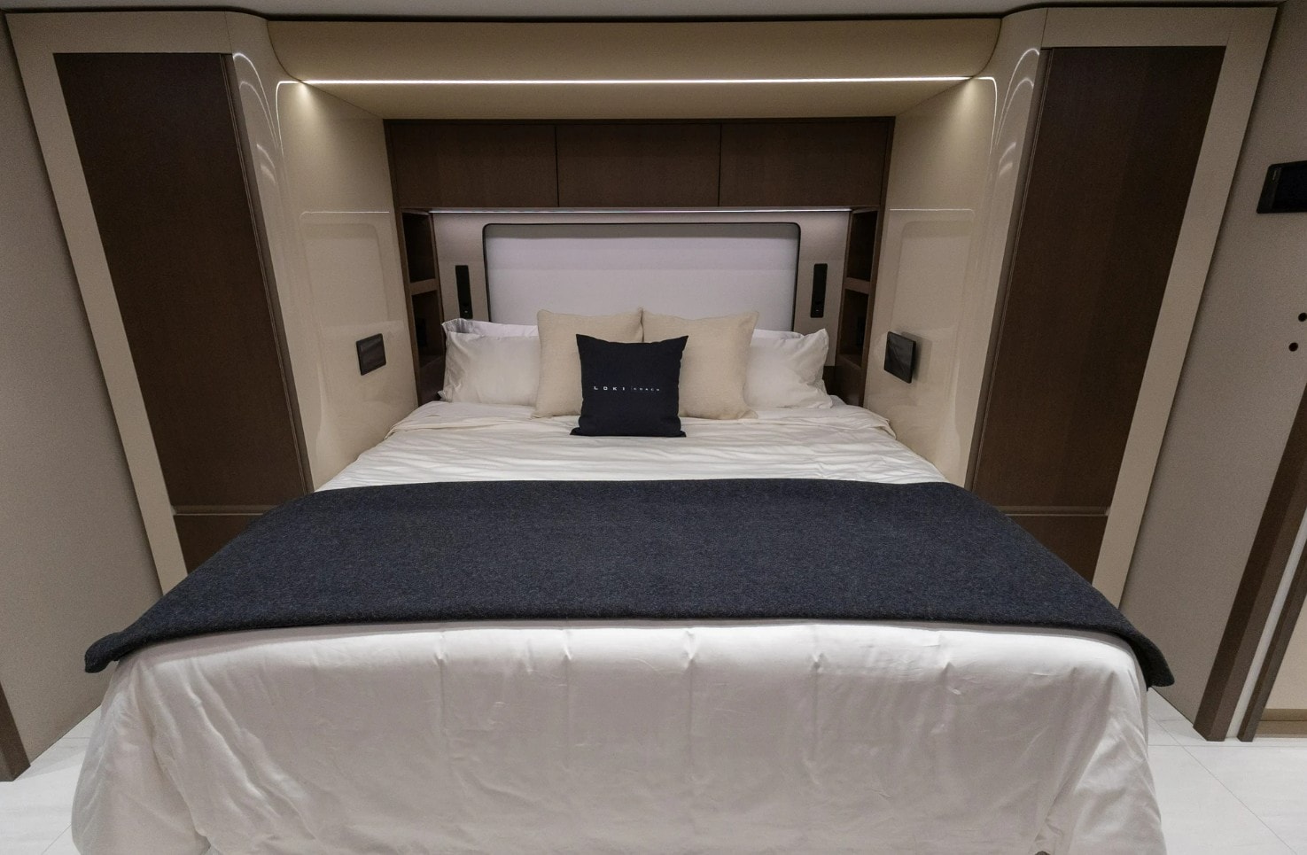 Nhà di động đẹp nhất thế giới: Như cung điện di động, giá hơn 56 tỉ, đã có người mua - Ảnh 12.