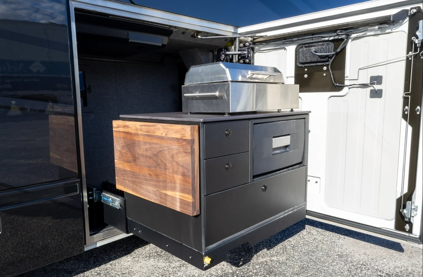 Nhà di động đẹp nhất thế giới: Như cung điện di động, giá hơn 56 tỉ, đã có người mua - Ảnh 17.