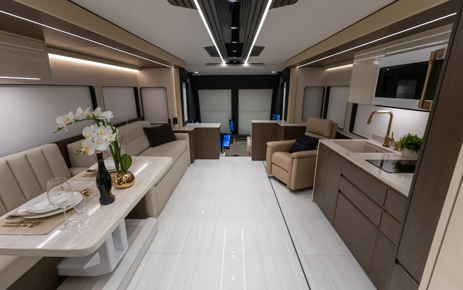 Nhà di động đẹp nhất thế giới: Như cung điện di động, giá hơn 56 tỉ, đã có người mua - Ảnh 4.