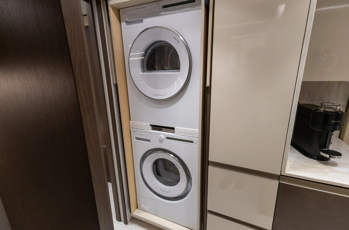 Nhà di động đẹp nhất thế giới: Như cung điện di động, giá hơn 56 tỉ, đã có người mua - Ảnh 11.