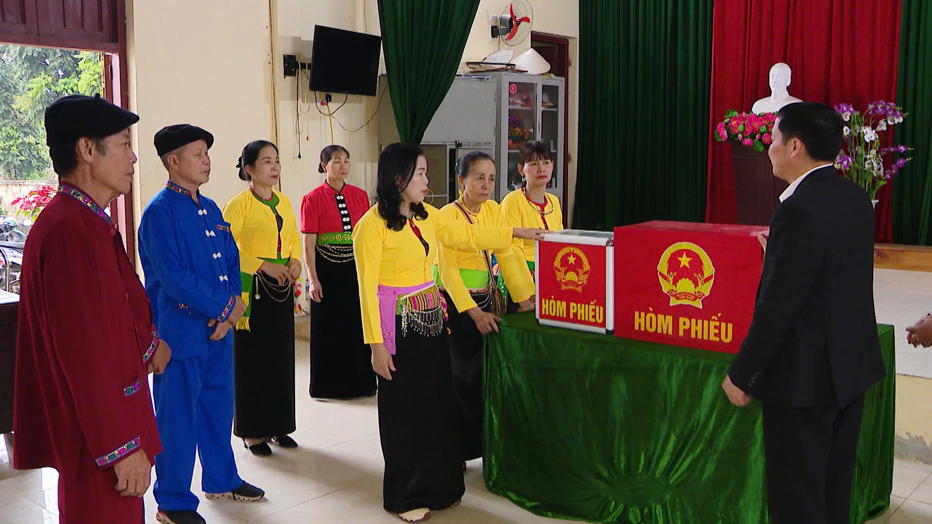 Kh&ocirc;ng kh&iacute; chuẩn bị bầu cử Quốc hội 2026 tại H&agrave; Nội rộn r&agrave;ng v&agrave; s&ocirc;i động - Ảnh 11.