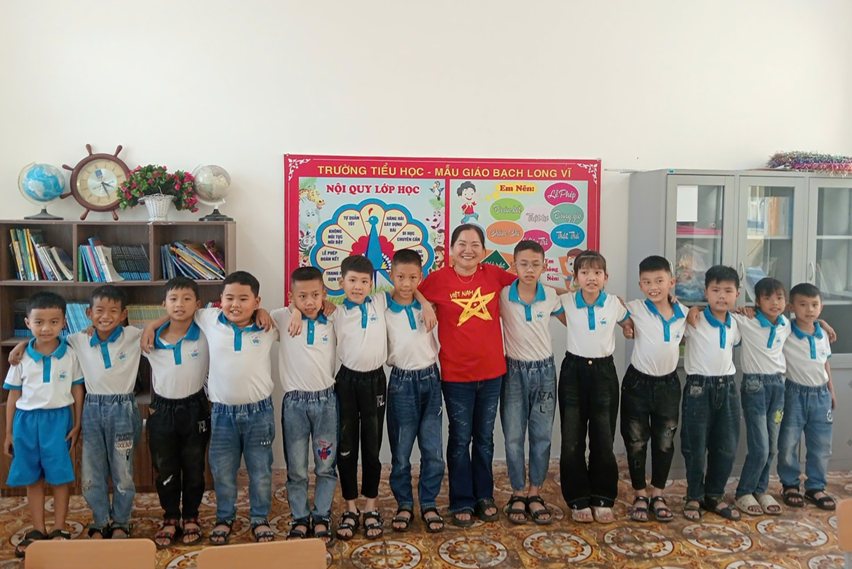 NGƯỜI THẦY KÍNH YÊU: Gieo mầm tri thức nơi đảo tiền tiêu - Ảnh 1.