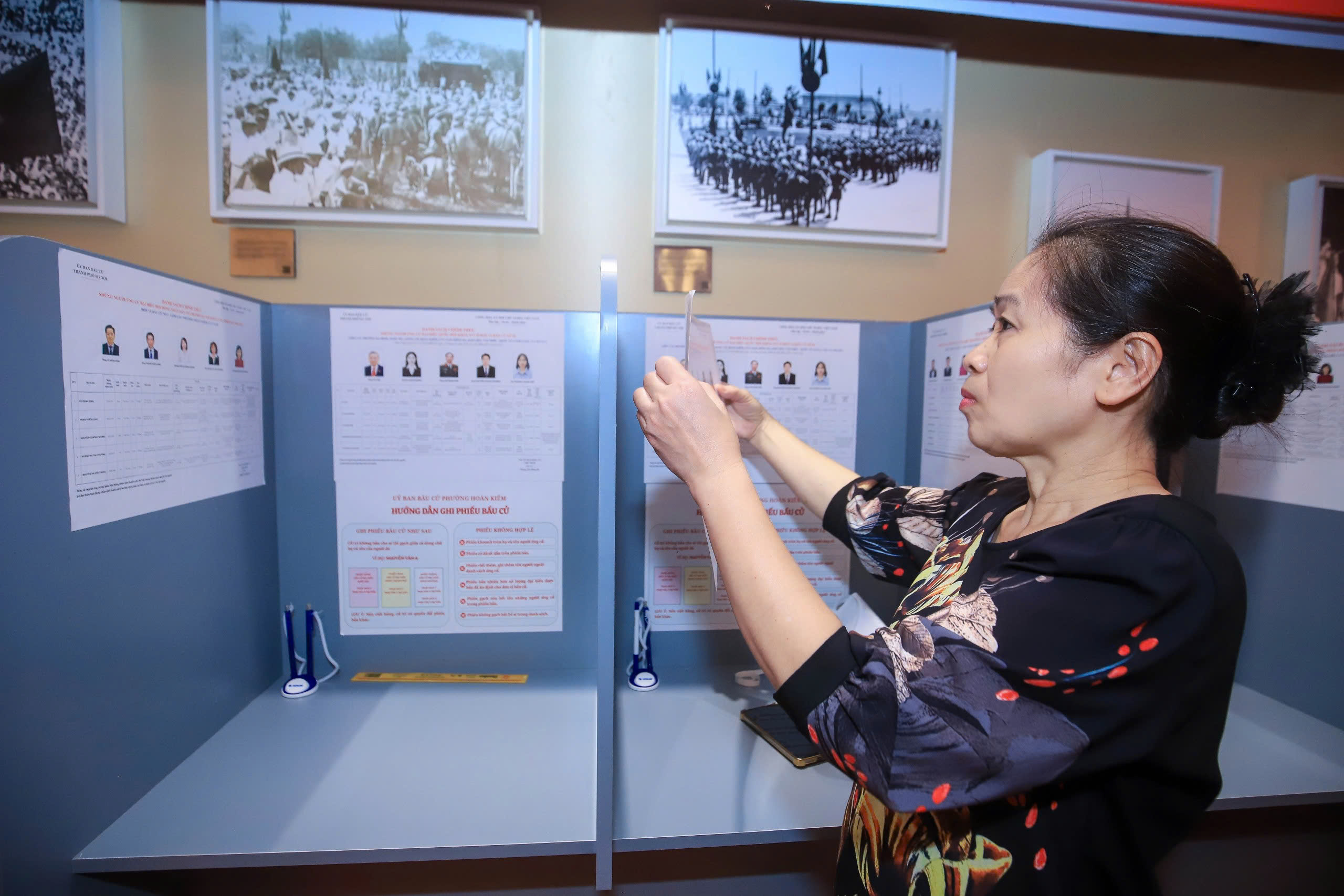 Kh&ocirc;ng kh&iacute; chuẩn bị bầu cử Quốc hội 2026 tại H&agrave; Nội rộn r&agrave;ng v&agrave; s&ocirc;i động - Ảnh 3.