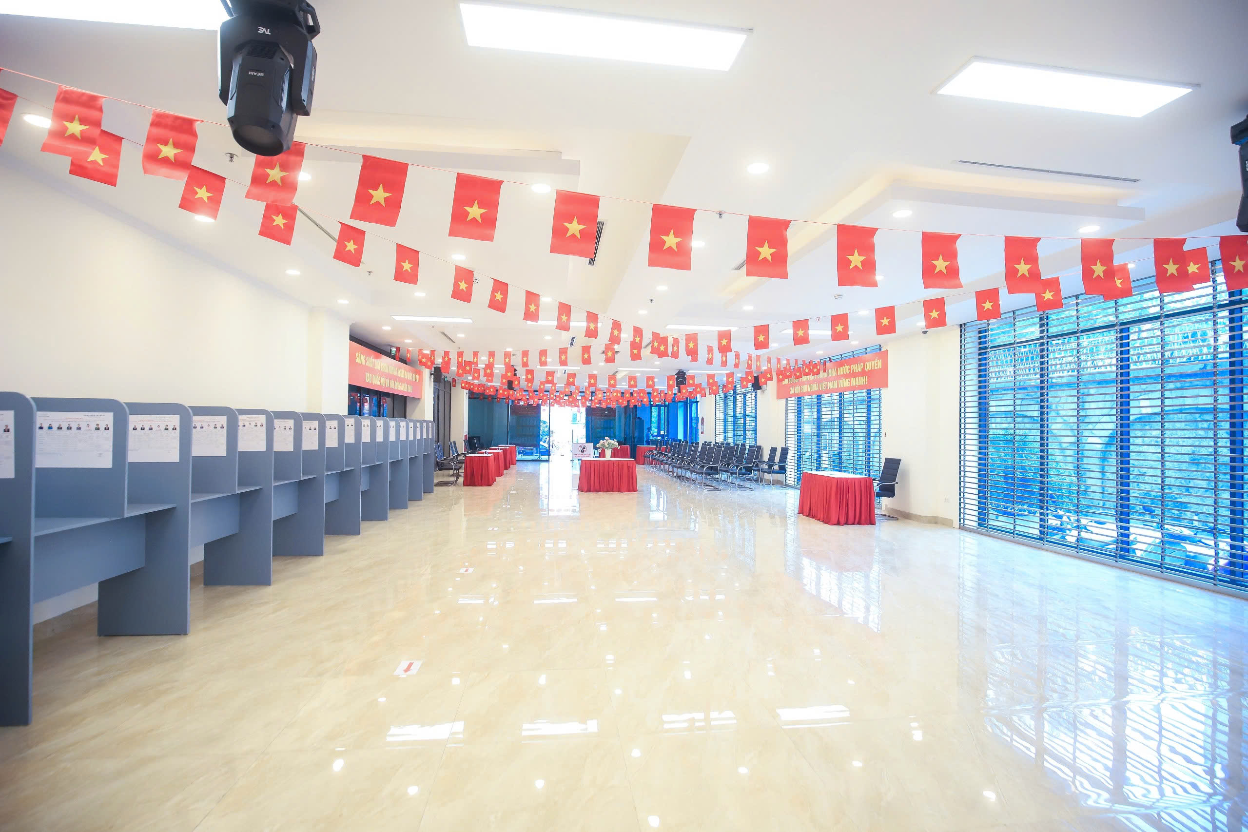 Kh&ocirc;ng kh&iacute; chuẩn bị bầu cử Quốc hội 2026 tại H&agrave; Nội rộn r&agrave;ng v&agrave; s&ocirc;i động - Ảnh 5.