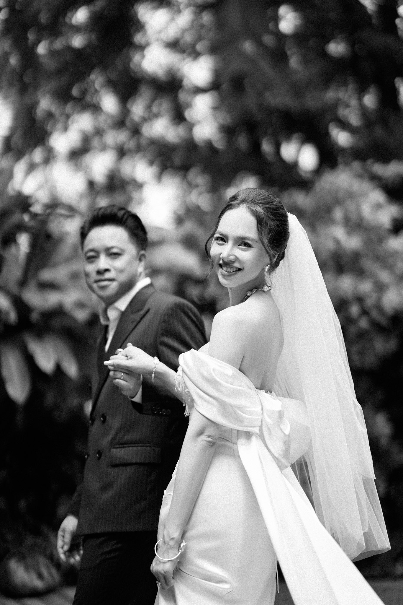 Đinh Ngọc Diệp đẹp lung linh hóa cô dâu bên Victor Vũ - Ảnh 9.