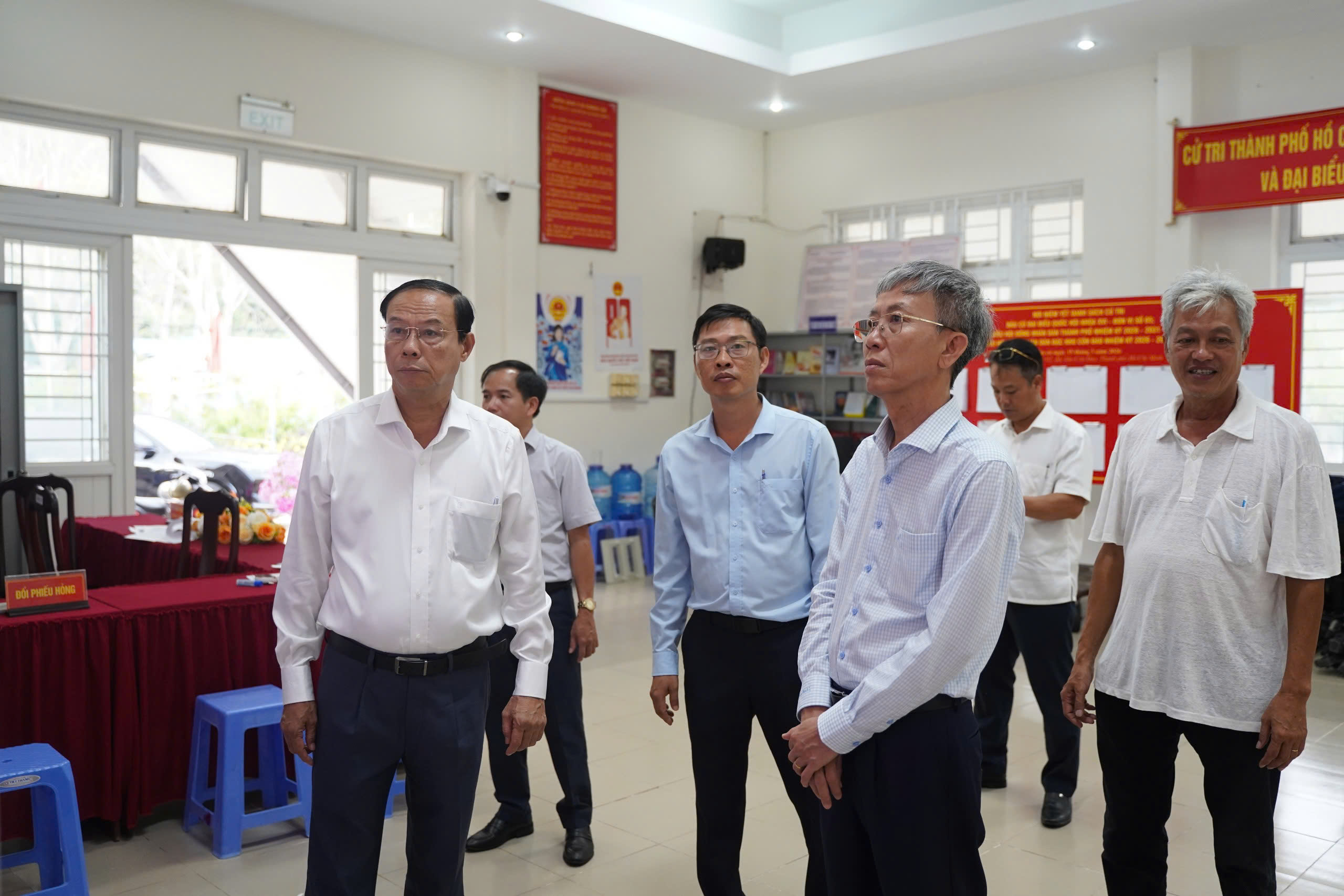 Phó Chủ tịch Thường trực HĐND TPHCM kiểm tra công tác chuẩn bị bầu cử tại đặc khu Côn Đảo - Ảnh 2.