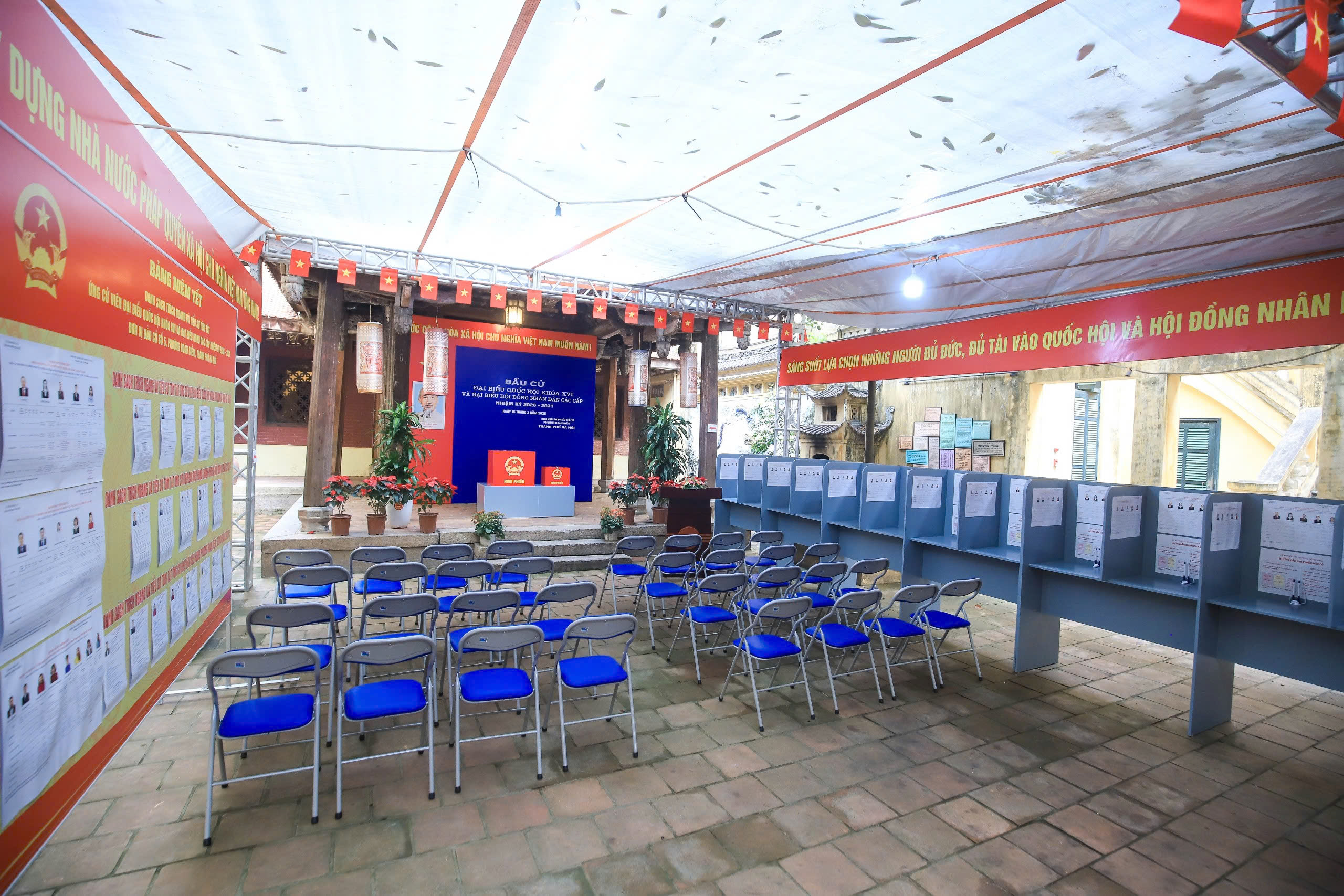 Kh&ocirc;ng kh&iacute; chuẩn bị bầu cử Quốc hội 2026 tại H&agrave; Nội rộn r&agrave;ng v&agrave; s&ocirc;i động - Ảnh 6.