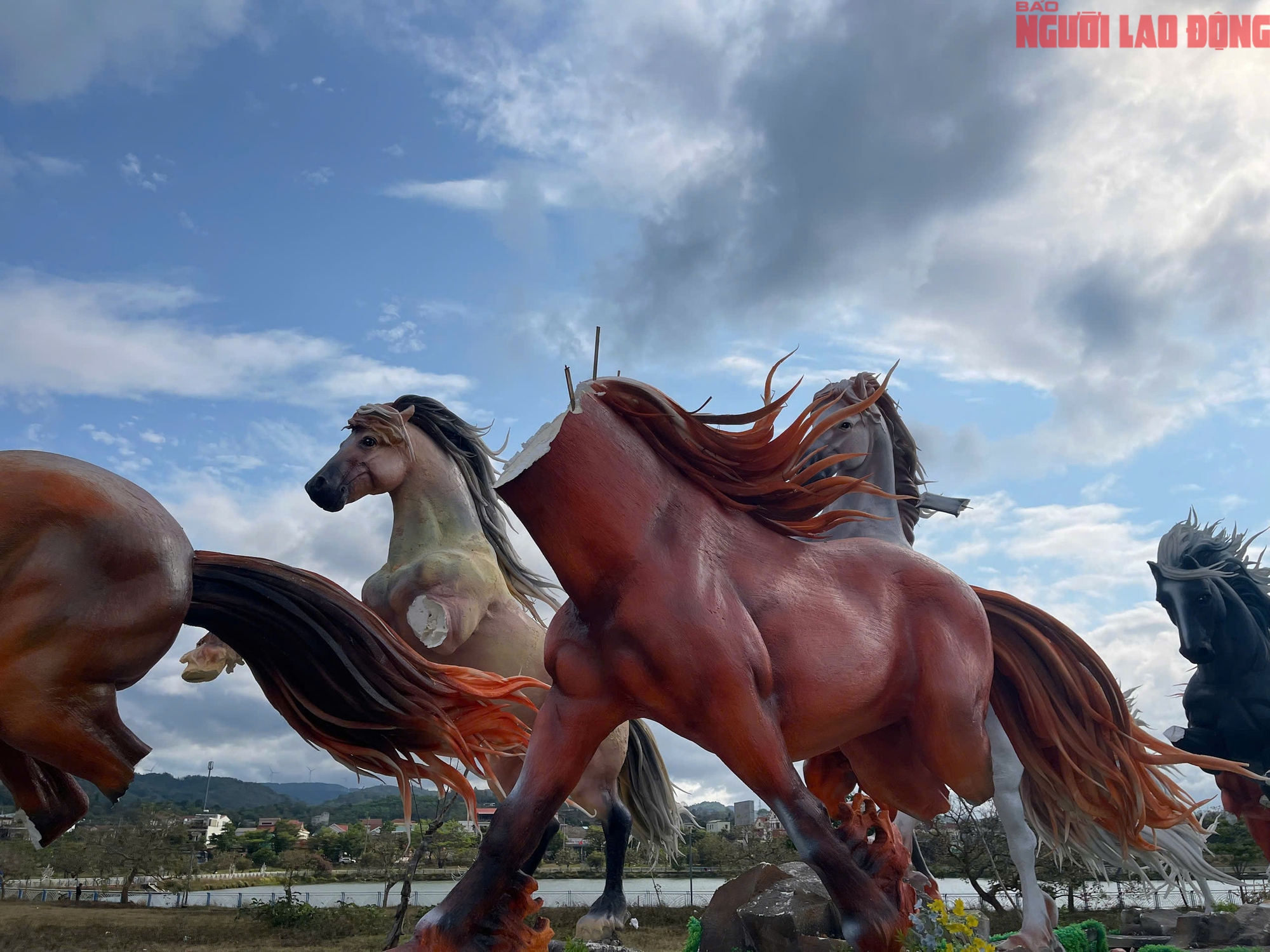 L&agrave;m r&otilde; nguy&ecirc;n nh&acirc;n nhiều linh vật ngựa ở Quảng Trị bị hư hỏng bất thường - Ảnh 3.