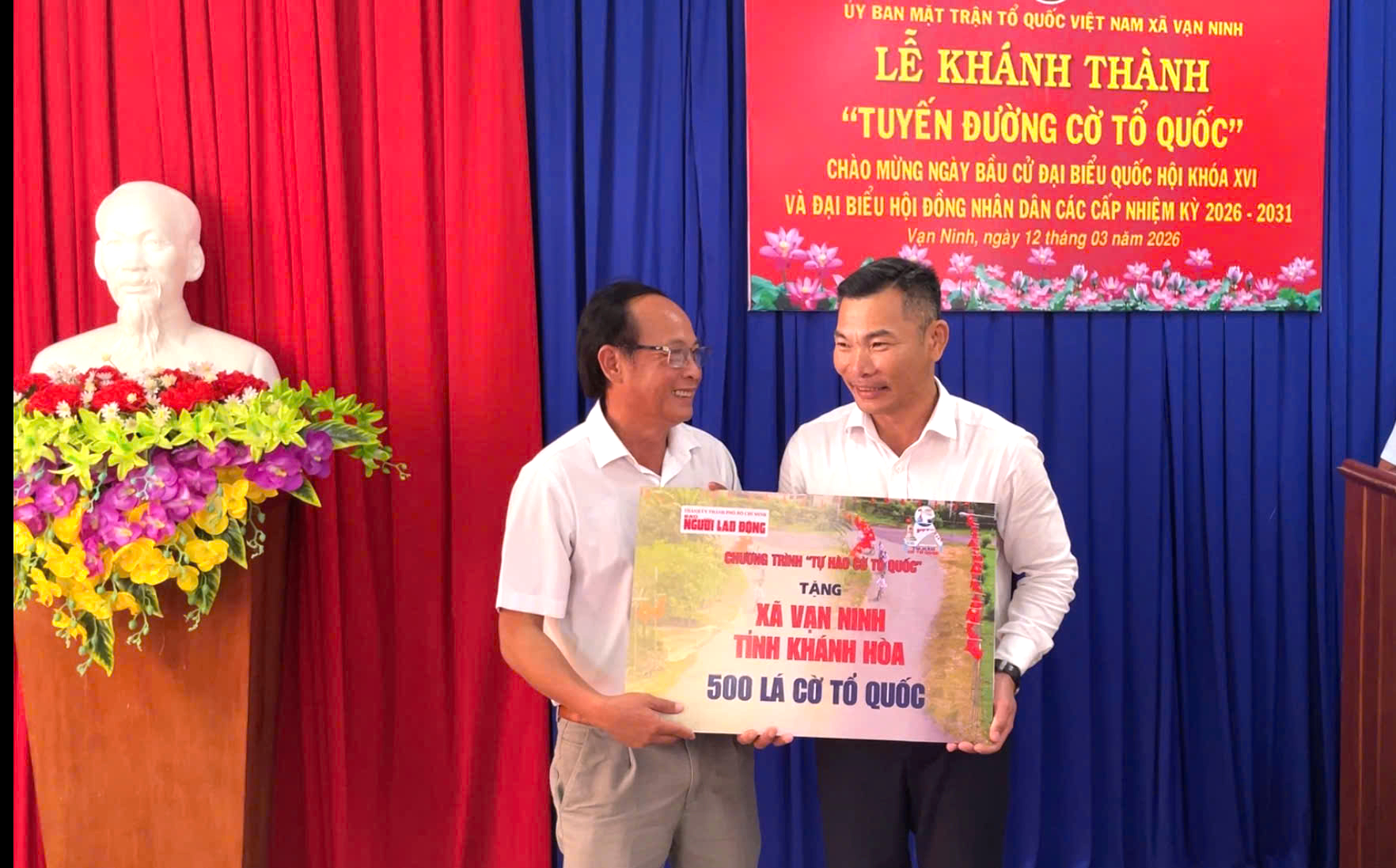 Khánh thành "Đường cờ Tổ quốc" dài 3,5 km chào mừng ngày bầu cử - Ảnh 1.