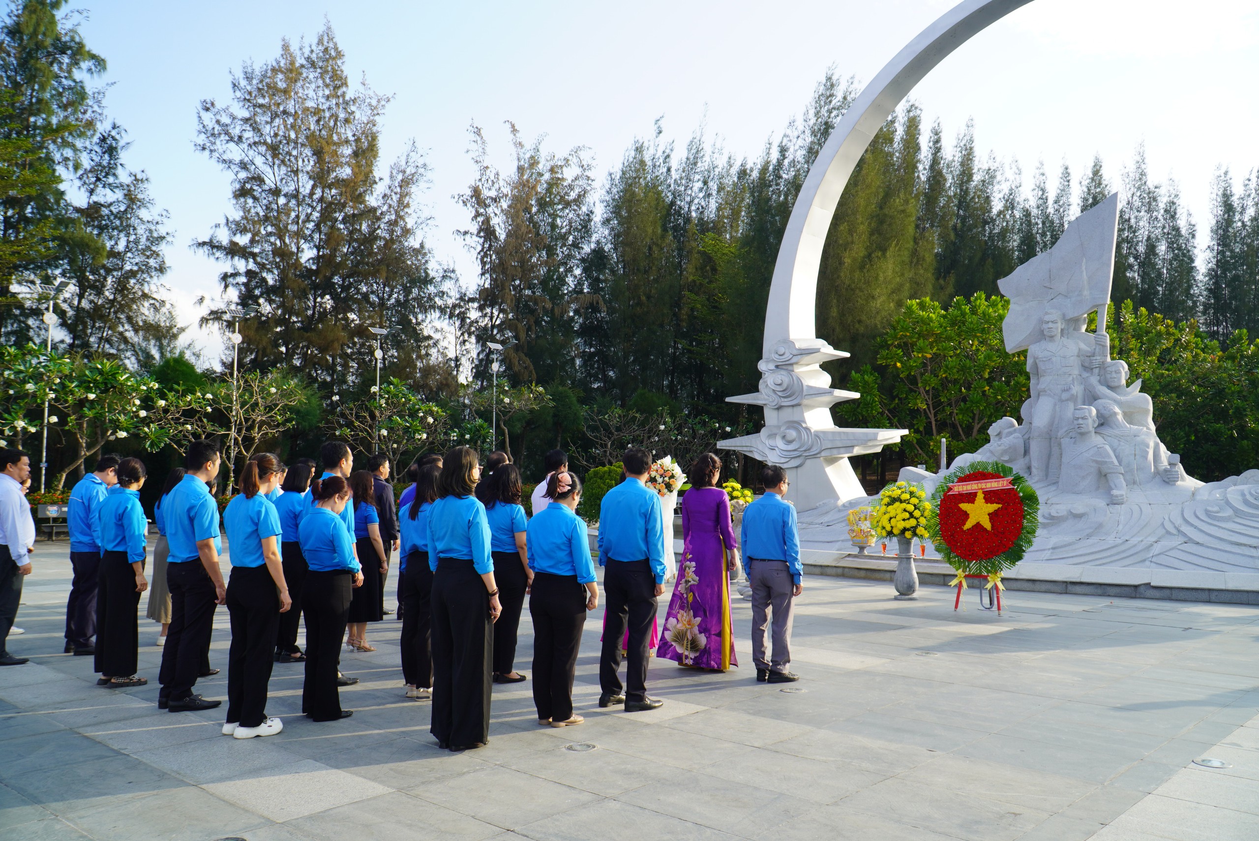 Tổ chức lễ viếng, dâng hương tưởng niệm tại Khu tưởng niệm Chiến sĩ Gạc Ma - Ảnh 1.