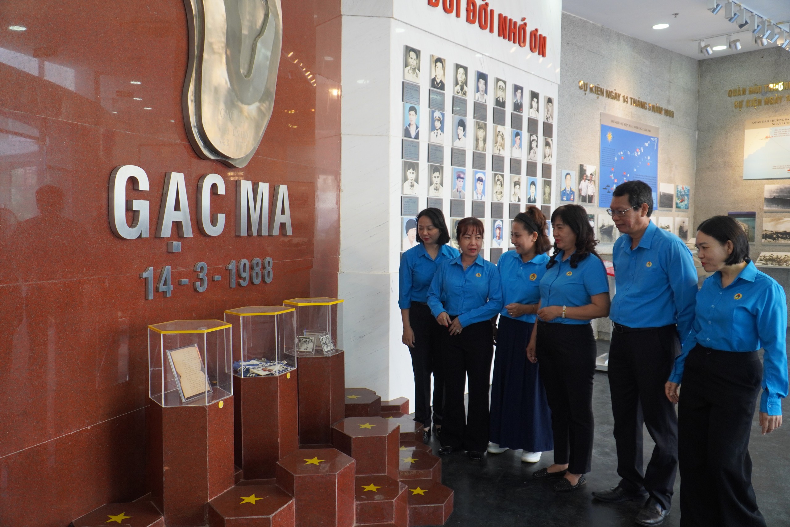 Tổ chức lễ viếng, dâng hương tưởng niệm tại Khu tưởng niệm Chiến sĩ Gạc Ma - Ảnh 4.