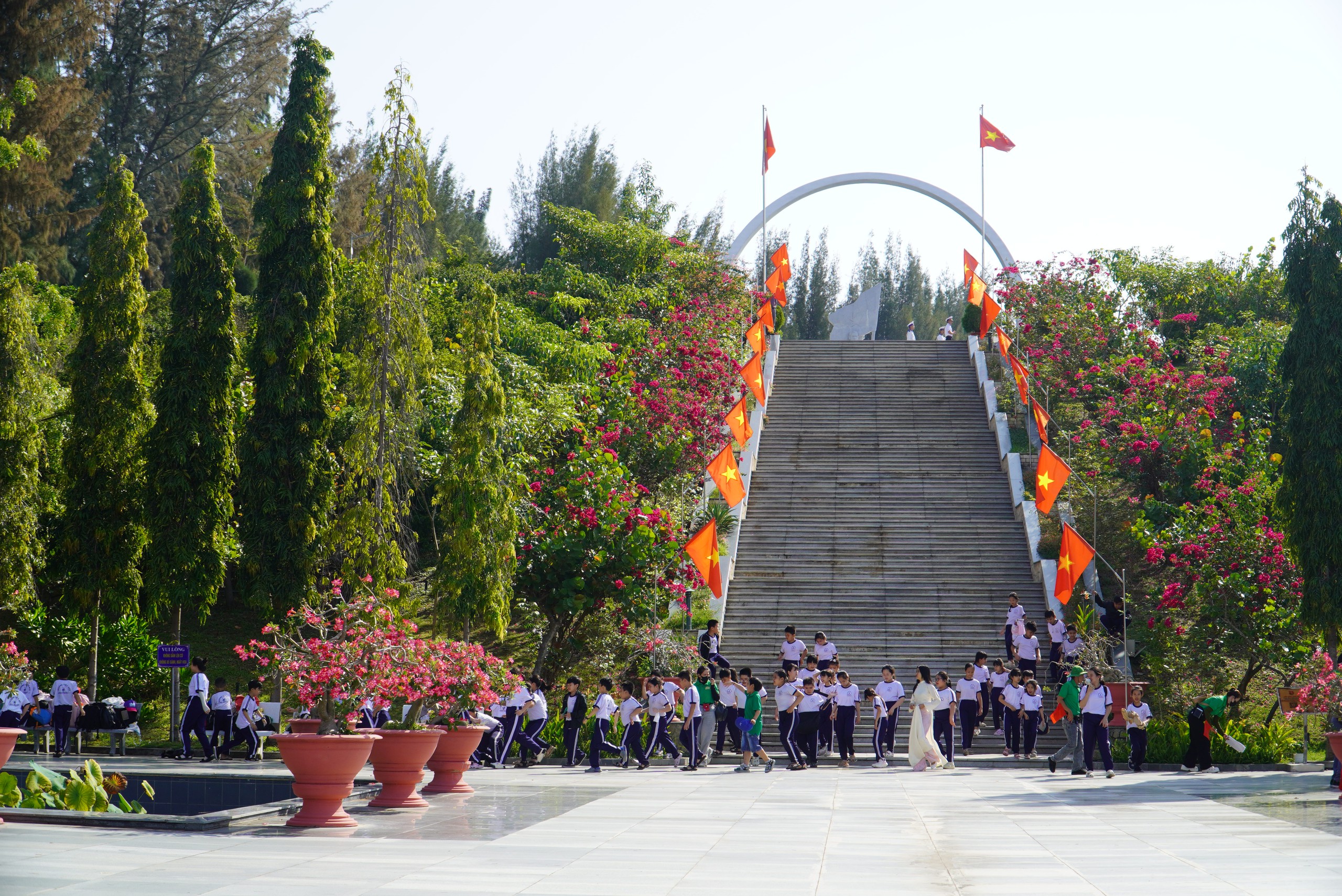 Tổ chức lễ viếng, dâng hương tưởng niệm tại Khu tưởng niệm Chiến sĩ Gạc Ma - Ảnh 8.