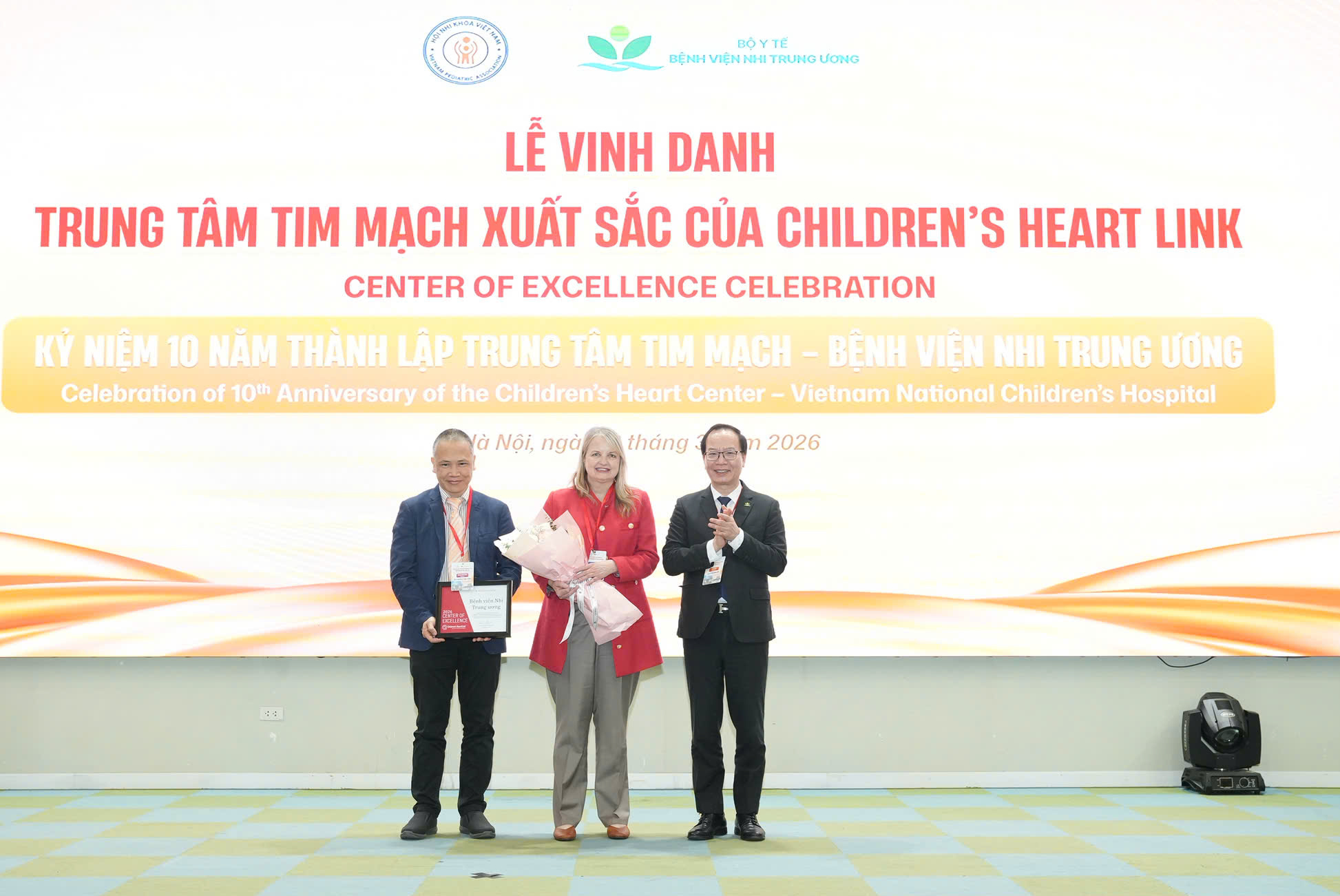 Phẫu thuật tim bẩm sinh tại Việt Nam rẻ bằng 1/10 Mỹ - Ảnh 3.