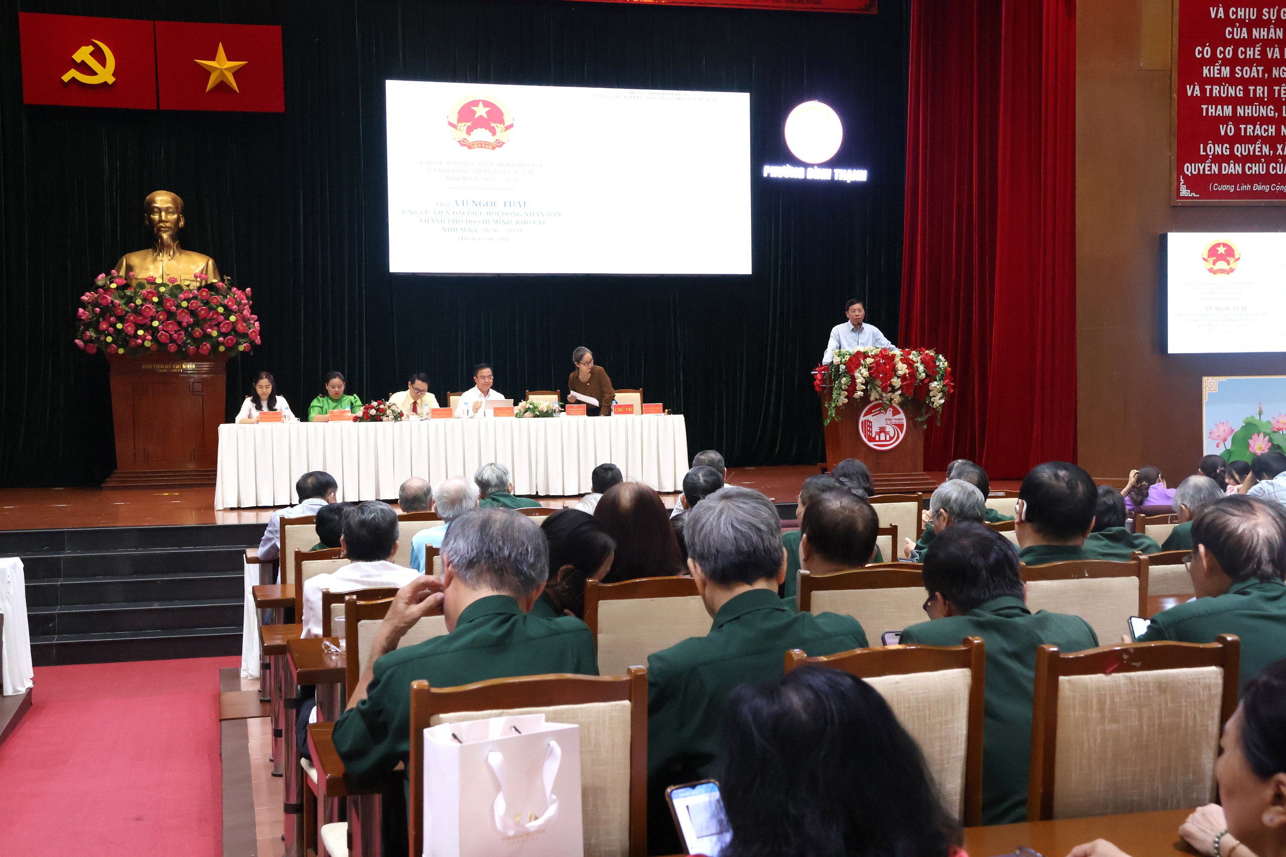 Cam kết dốc sức v&igrave; sự ph&aacute;t triển của TPHCM v&agrave; cử tri - Ảnh 1.