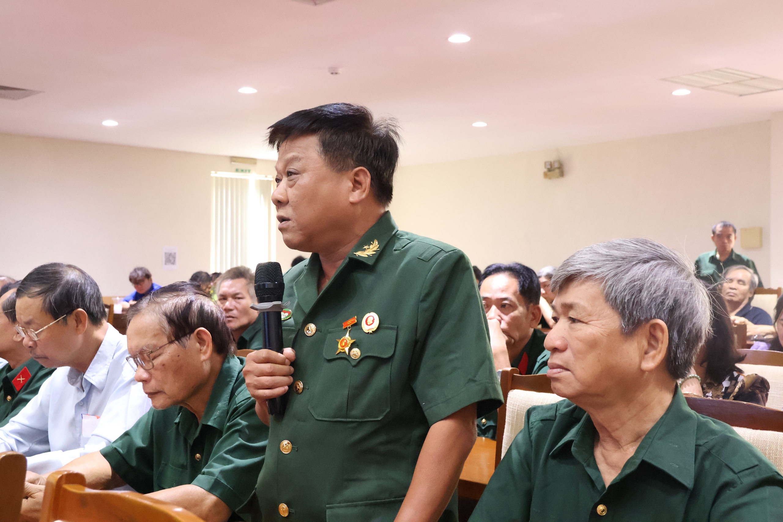 &Ocirc;ng Ho&agrave;ng Vũ Thảnh lắng nghe cử tri TPHCM để phục vụ người d&acirc;n tốt hơn năm 2026 - Ảnh 3.