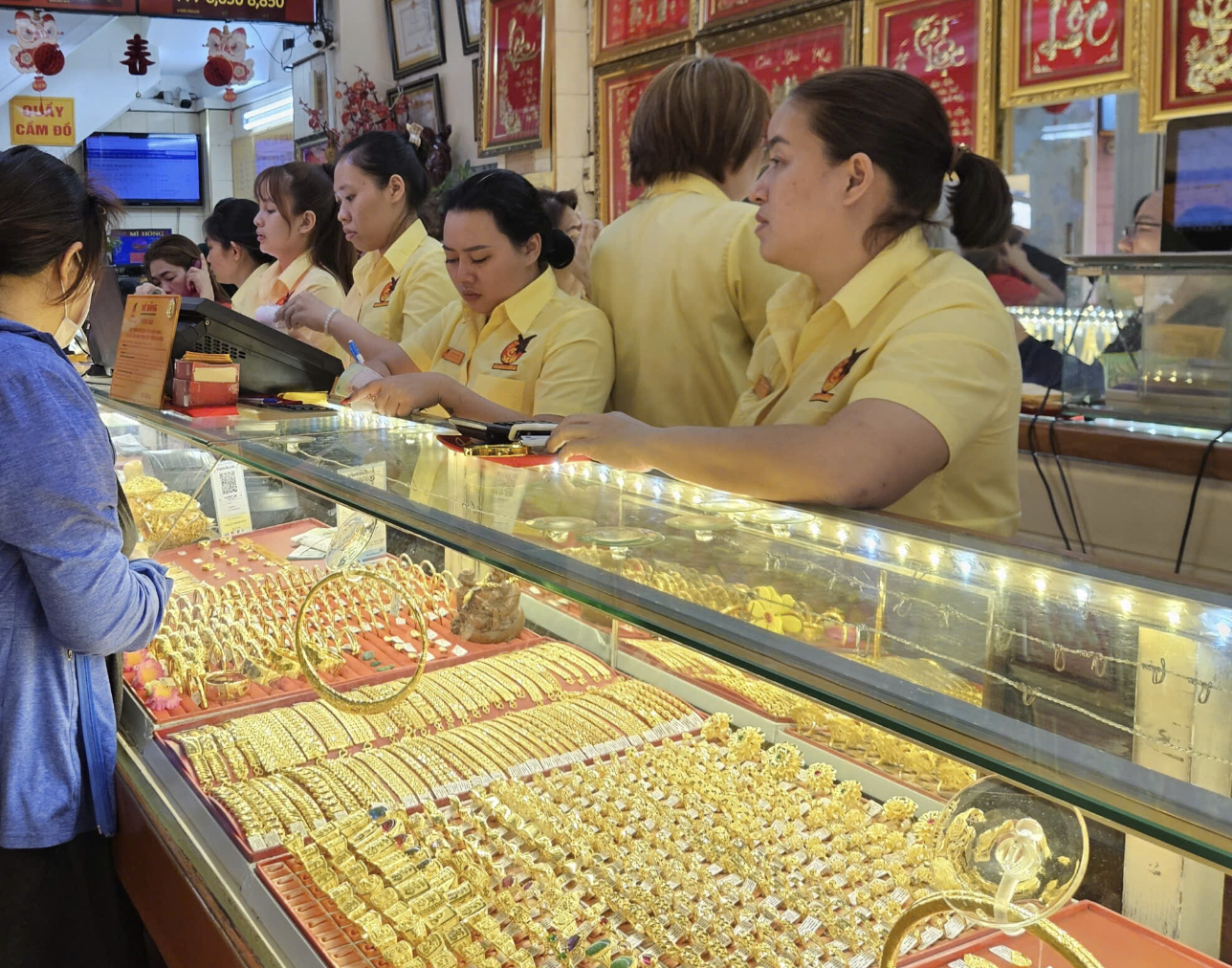 Giá vàng miếng SJC và vàng nhẫn giảm mạnh hơn 1 triệu đồng / lượng Sáng 2026 - Ảnh 2.