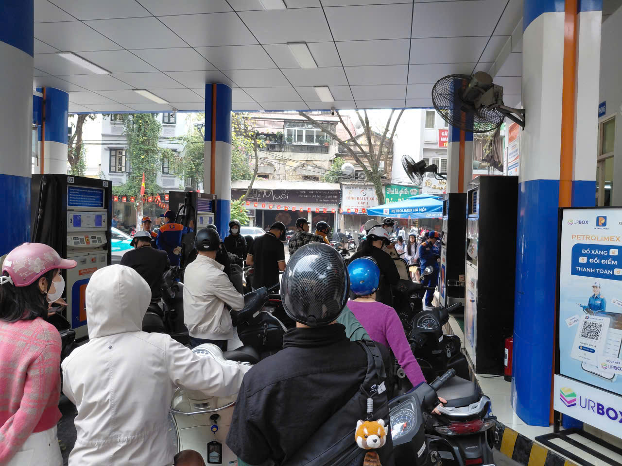 Bộ Công Thương giảm thuế xăng dầu về 0 % từ 16 - 4 năm 2026 - Ảnh 1. Bộ Công Thương giảm thuế xăng dầu về 0 % từ 16 - 4 năm 2026 - Ảnh 1.