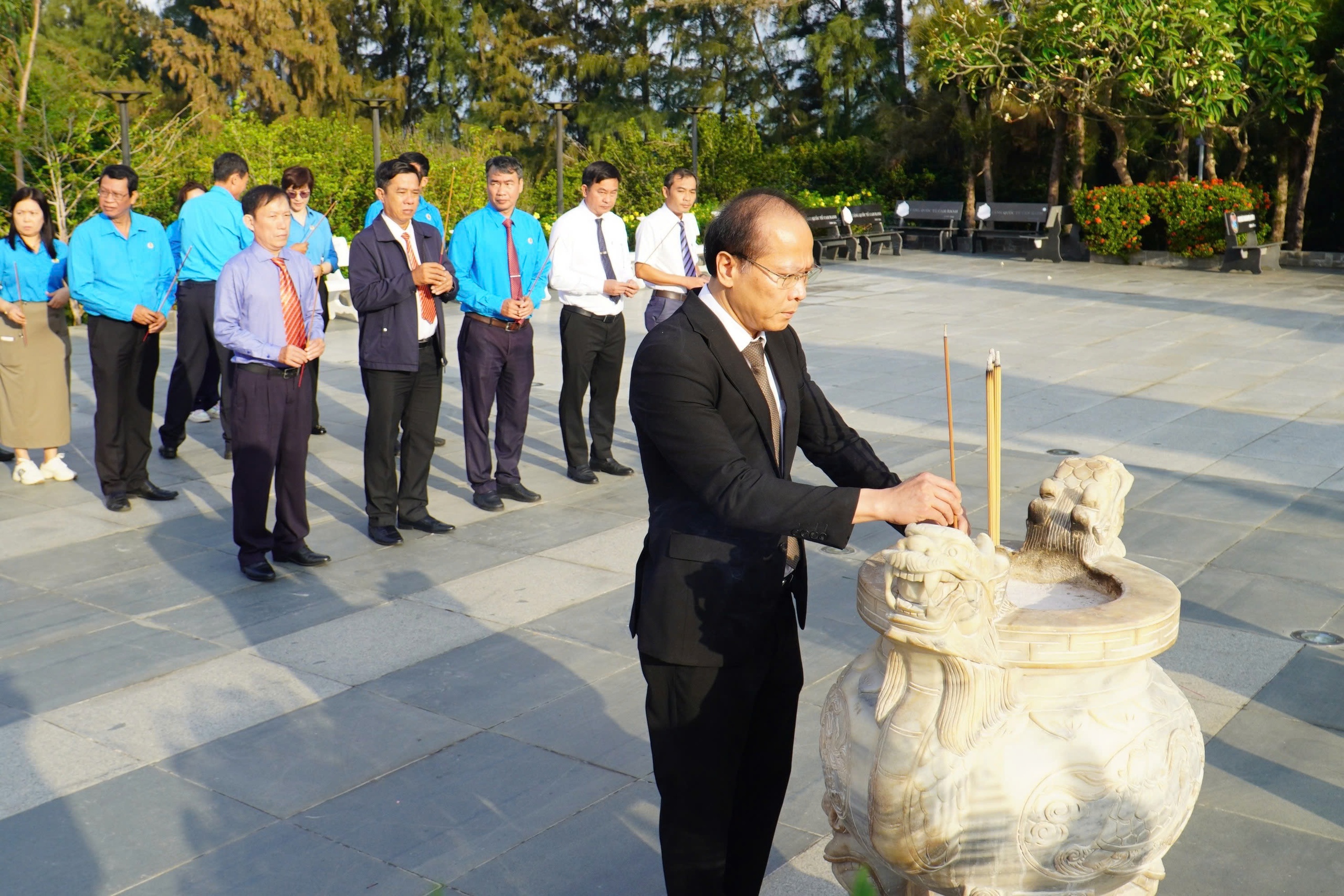 Tổ chức lễ viếng, d&acirc;ng hương tưởng niệm tại Khu tưởng niệm Chiến sĩ Gạc Ma - Ảnh 2.