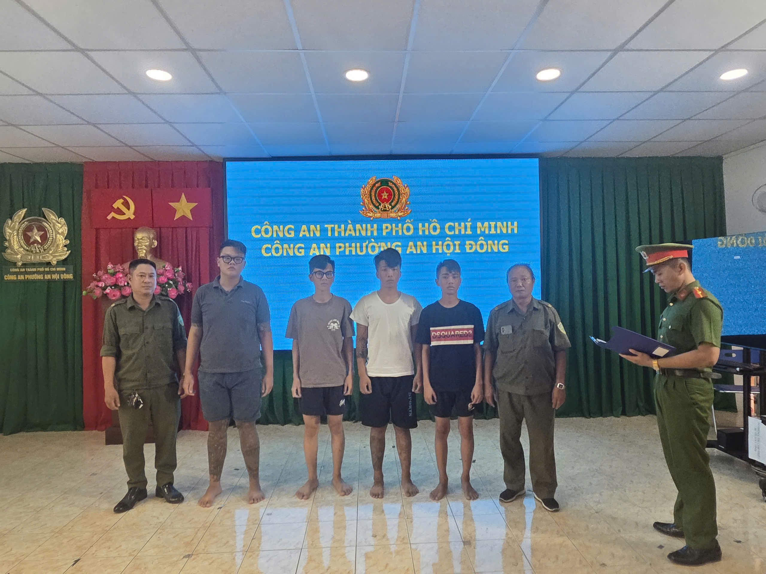 Công an TPHCM bắt 23 người vì nẹt pô gây rối trật tự công cộng - Ảnh 1.