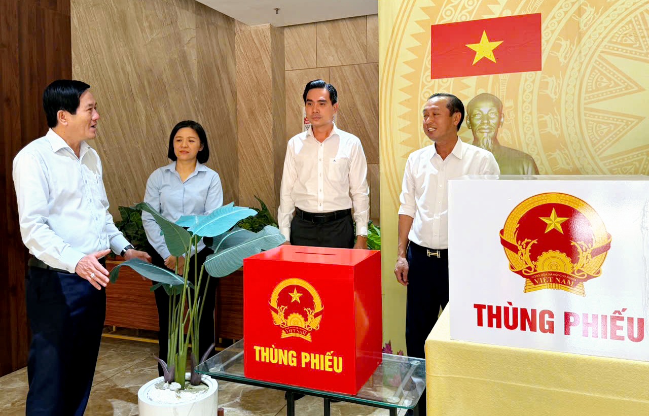 Các điểm bỏ phiếu tại chung cư , khu nhà trọ sẵn sàng cho Ngày hội non sông 2026 - Ảnh 3.