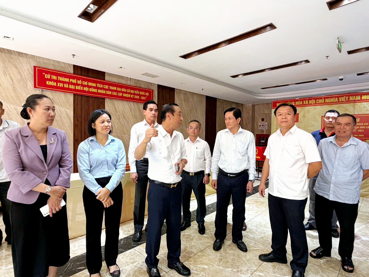 Các điểm bỏ phiếu tại chung cư , khu nhà trọ sẵn sàng cho Ngày hội non sông 2026 - Ảnh 1.