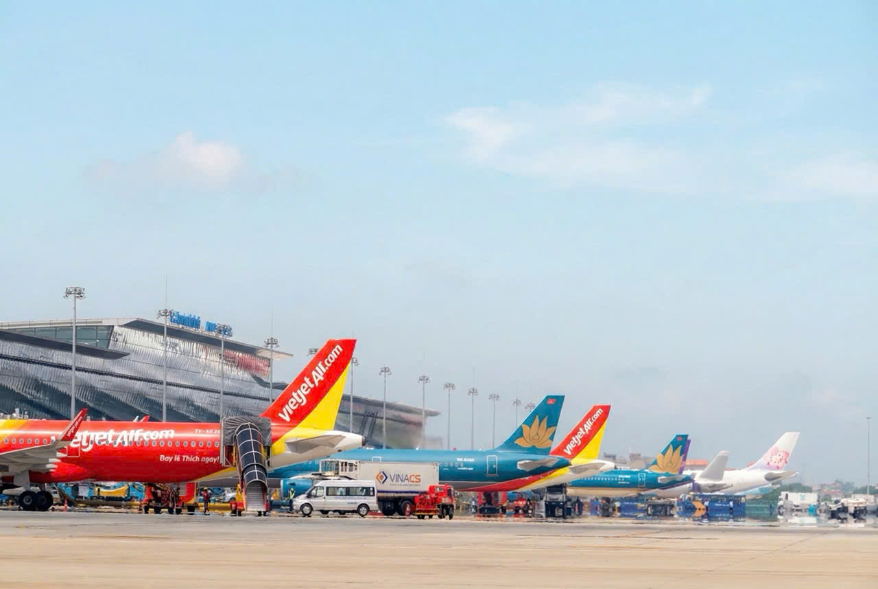 Bộ X&acirc;y dựng đề xuất giảm thuế, ph&iacute; hỗ trợ h&agrave;ng kh&ocirc;ng khi gi&aacute; nhi&ecirc;n liệu tăng phi m&atilde; - Ảnh 1.