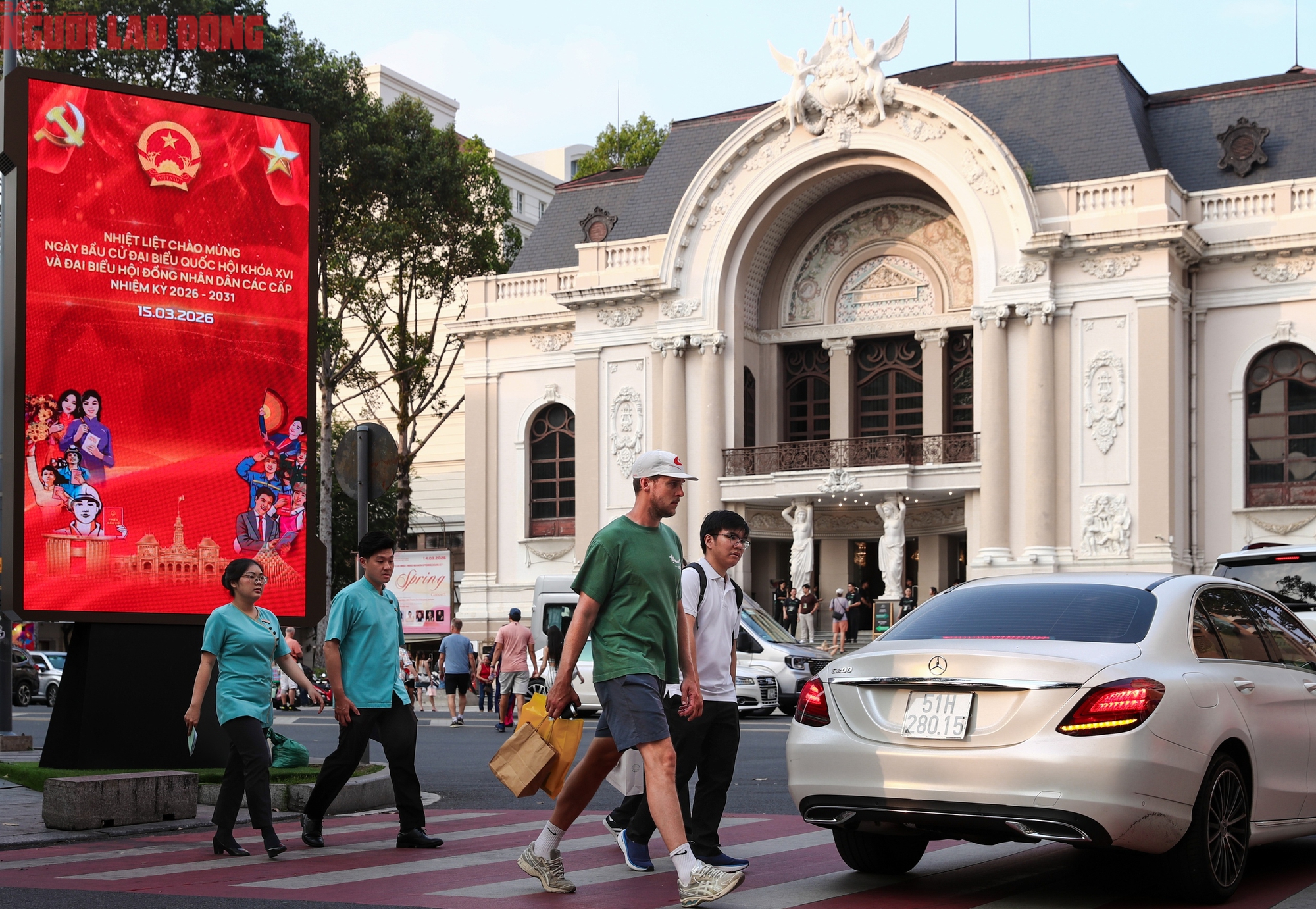 TPHCM rực rỡ cờ hoa ch&agrave;o mừng bầu cử Quốc hội kh&oacute;a XVI 2026 - Ảnh 21.