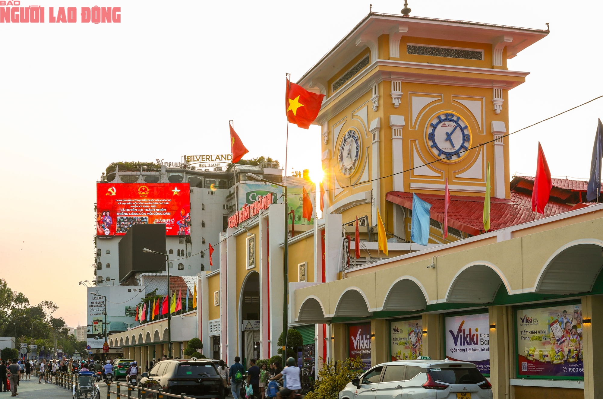 TPHCM rực rỡ cờ hoa ch&agrave;o mừng bầu cử Quốc hội kh&oacute;a XVI 2026 - Ảnh 22.