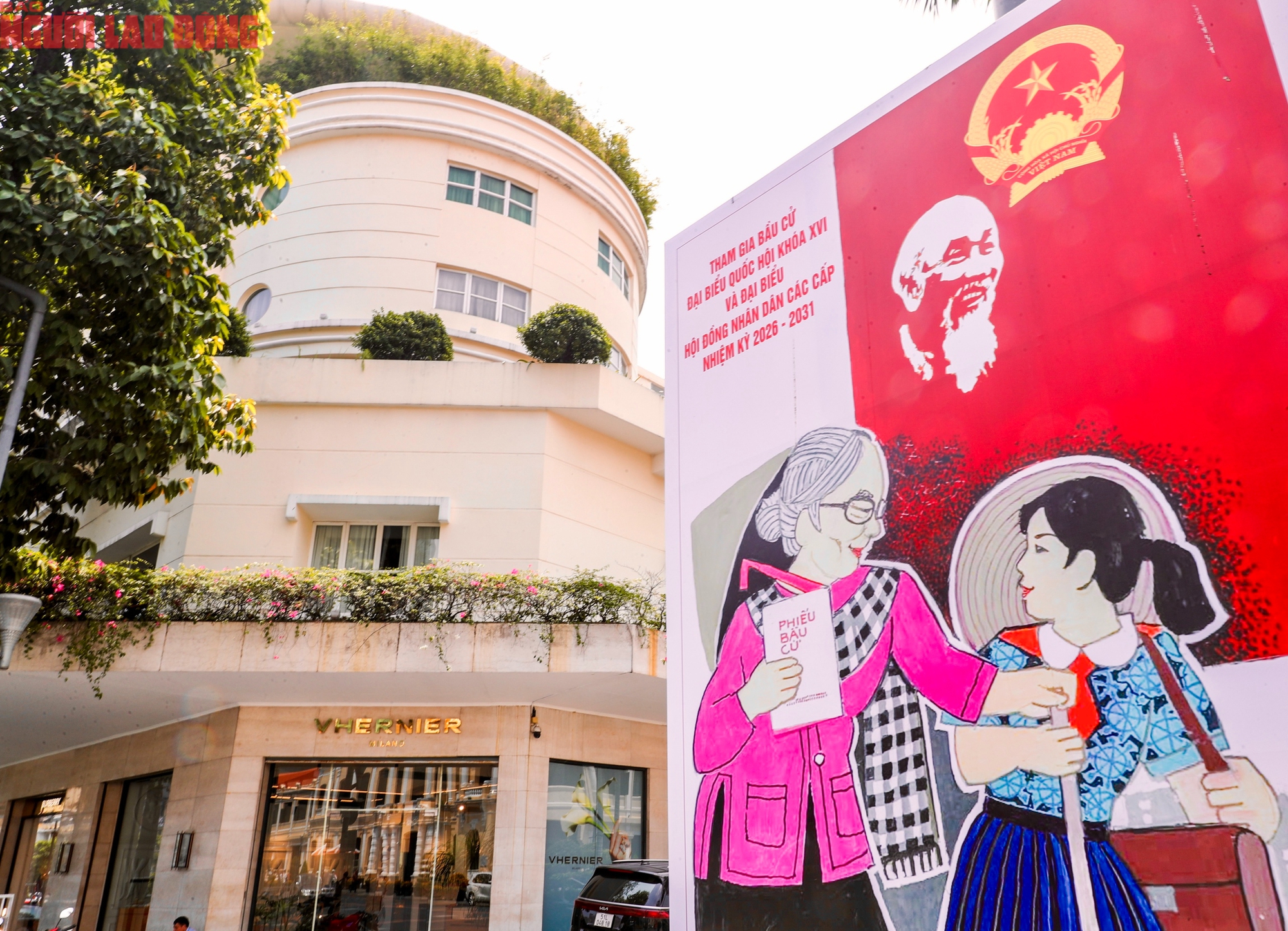 TPHCM rực rỡ cờ hoa ch&agrave;o mừng bầu cử Quốc hội kh&oacute;a XVI 2026 - Ảnh 5.