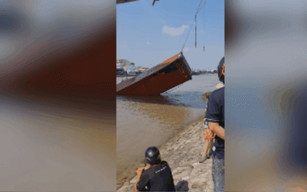 Vụ container rơi xuống k&ecirc;nh Chợ Gạo: Phạt thuyền trường 6 triệu đồng - Ảnh 2.