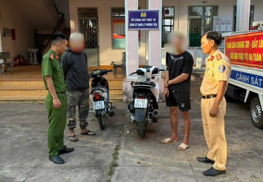 Quay clip vi phạm giao thông đăng TikTok, nhóm thanh niên bị phạt nặng - Ảnh 2.