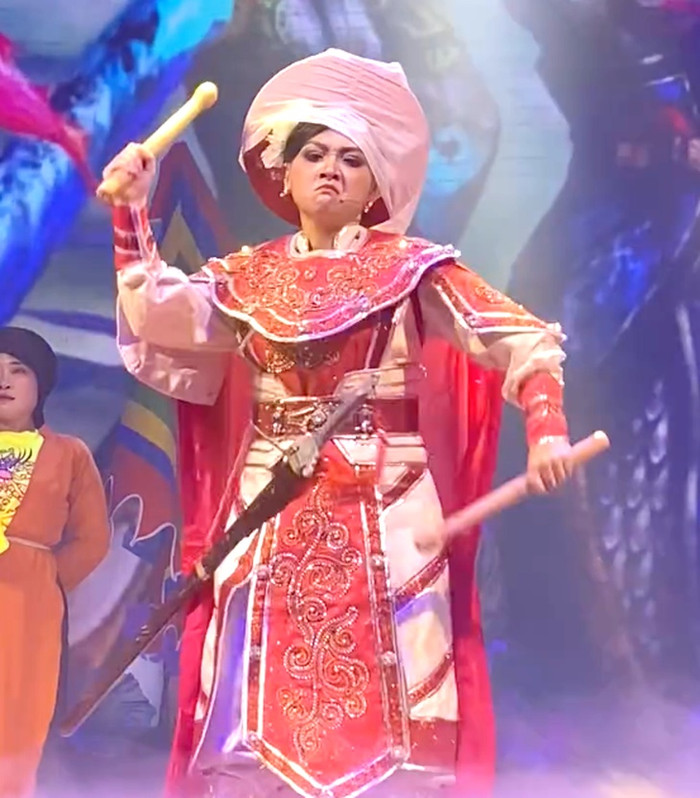 Từ vụ cháu gái cố nghệ sĩ Vũ Linh, đã đến lúc siết chặt hậu kiểm sân khấu - Ảnh 1.