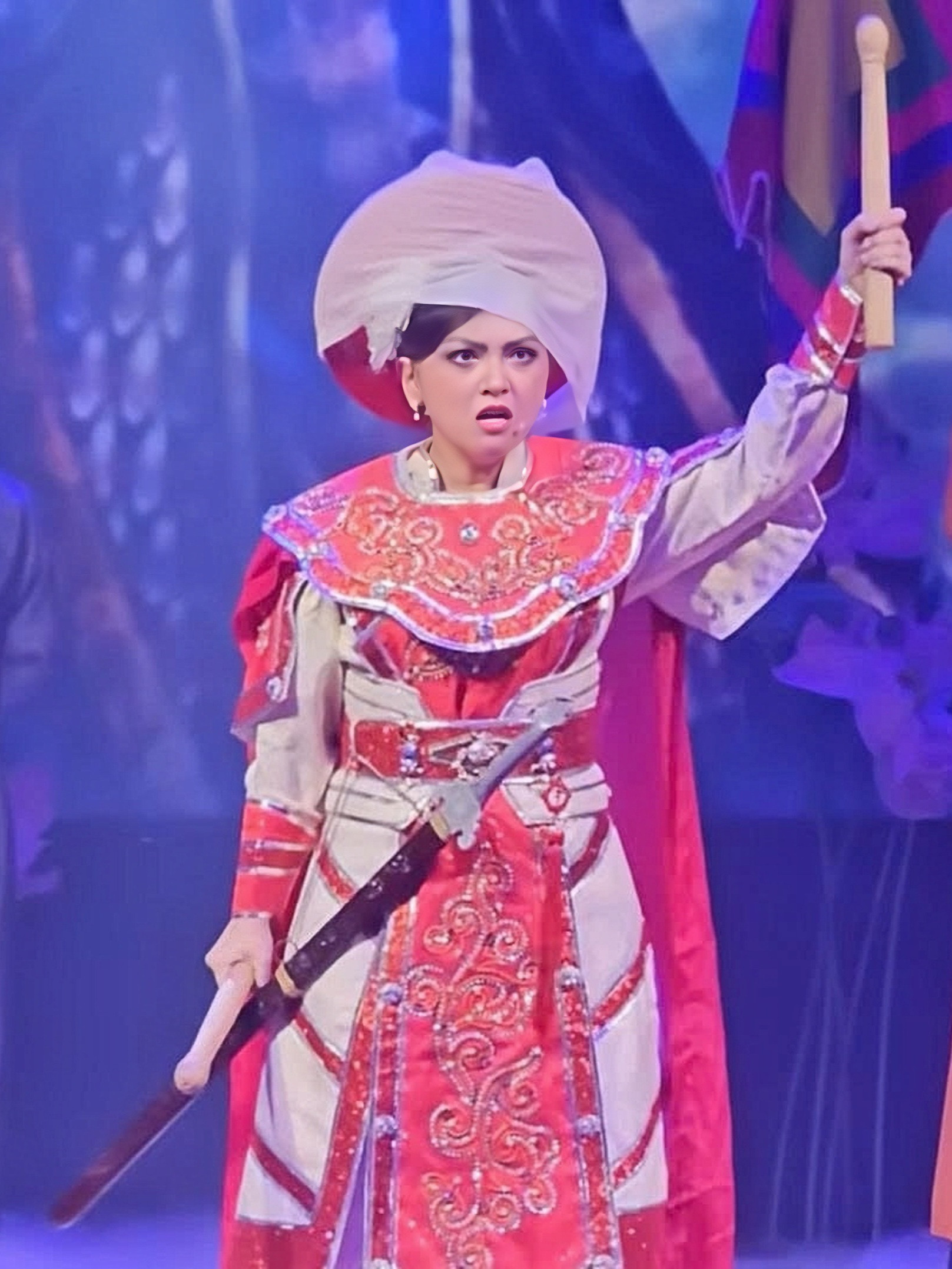 Từ vụ cháu gái cố nghệ sĩ Vũ Linh, đã đến lúc siết chặt hậu kiểm sân khấu - Ảnh 2.