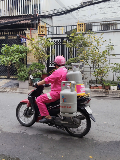 Qu&aacute;n ăn chật vật giữ gi&aacute; - Ảnh 2.