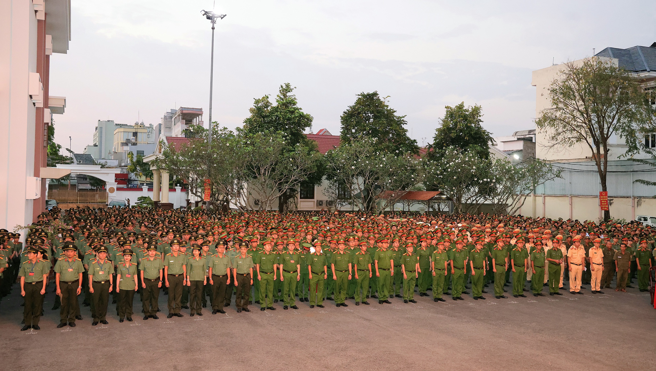 Hơn 2.000 cử tri thuộc lực lượng Công an TP Cần Thơ bầu cử sớm - Ảnh 4.