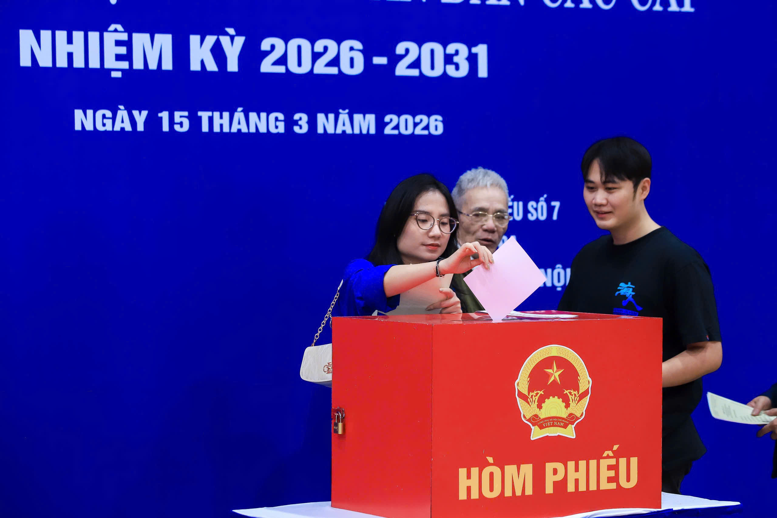 Phường Đống Đa vận hành thử quy trình bỏ phiếu bầu cử 2026 - Ảnh 8. Phường Đống Đa vận hành thử quy trình bỏ phiếu bầu cử 2026 - Ảnh 8.
