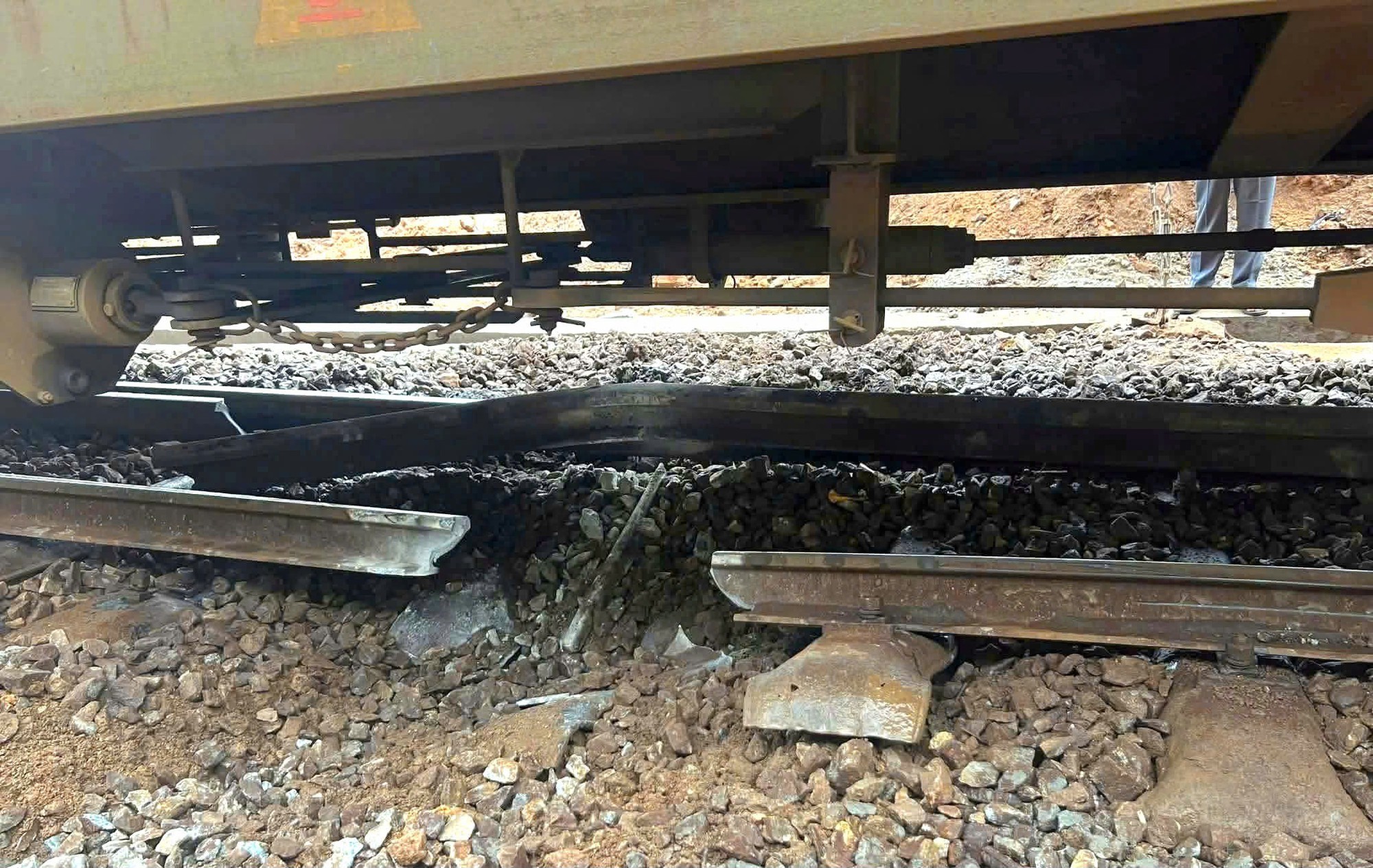 Sự cố đường sắt qua đèo Hải Vân - Ảnh 1.