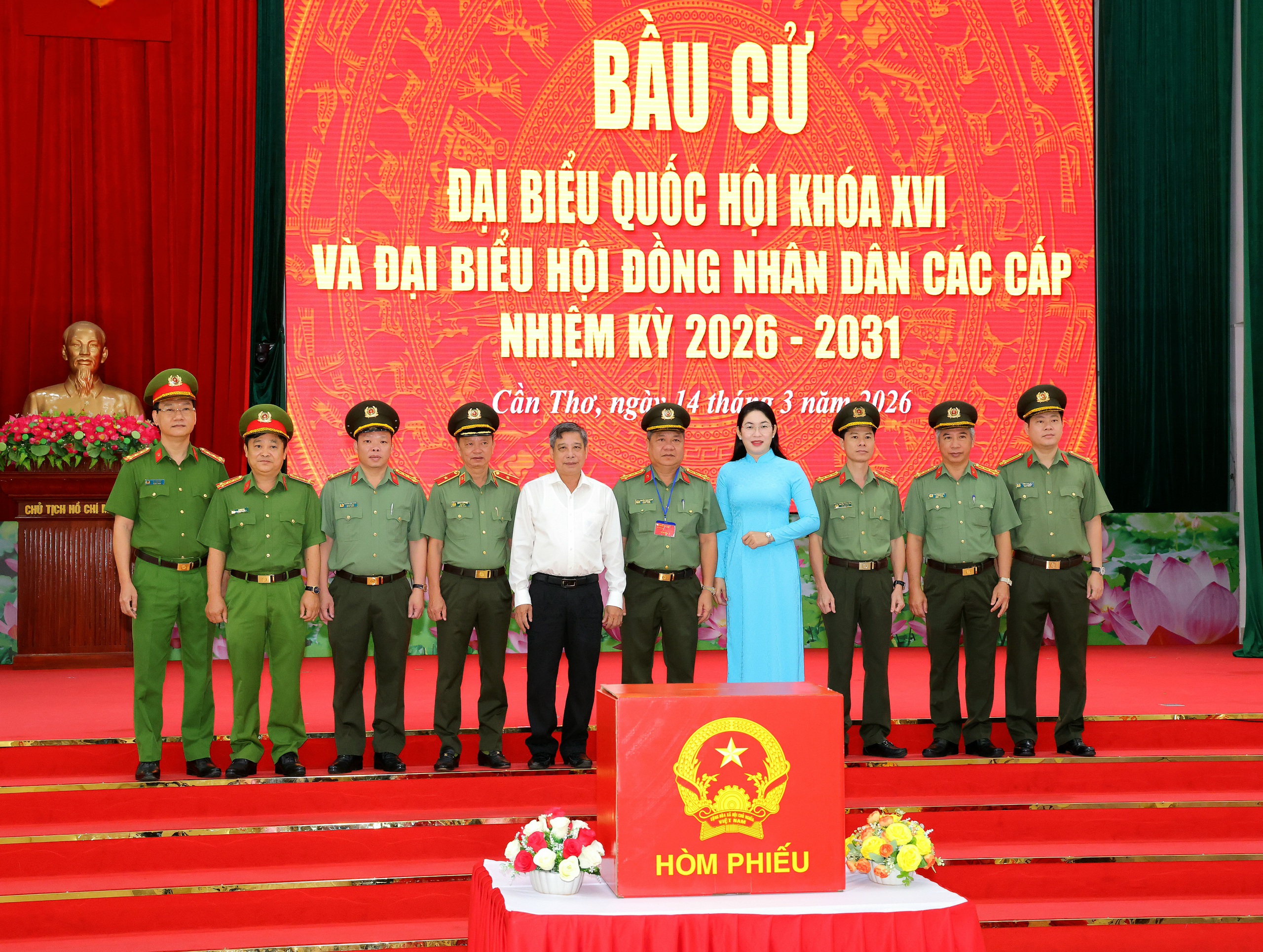 Hơn 2.000 cử tri thuộc lực lượng Công an TP Cần Thơ bầu cử sớm - Ảnh 2.