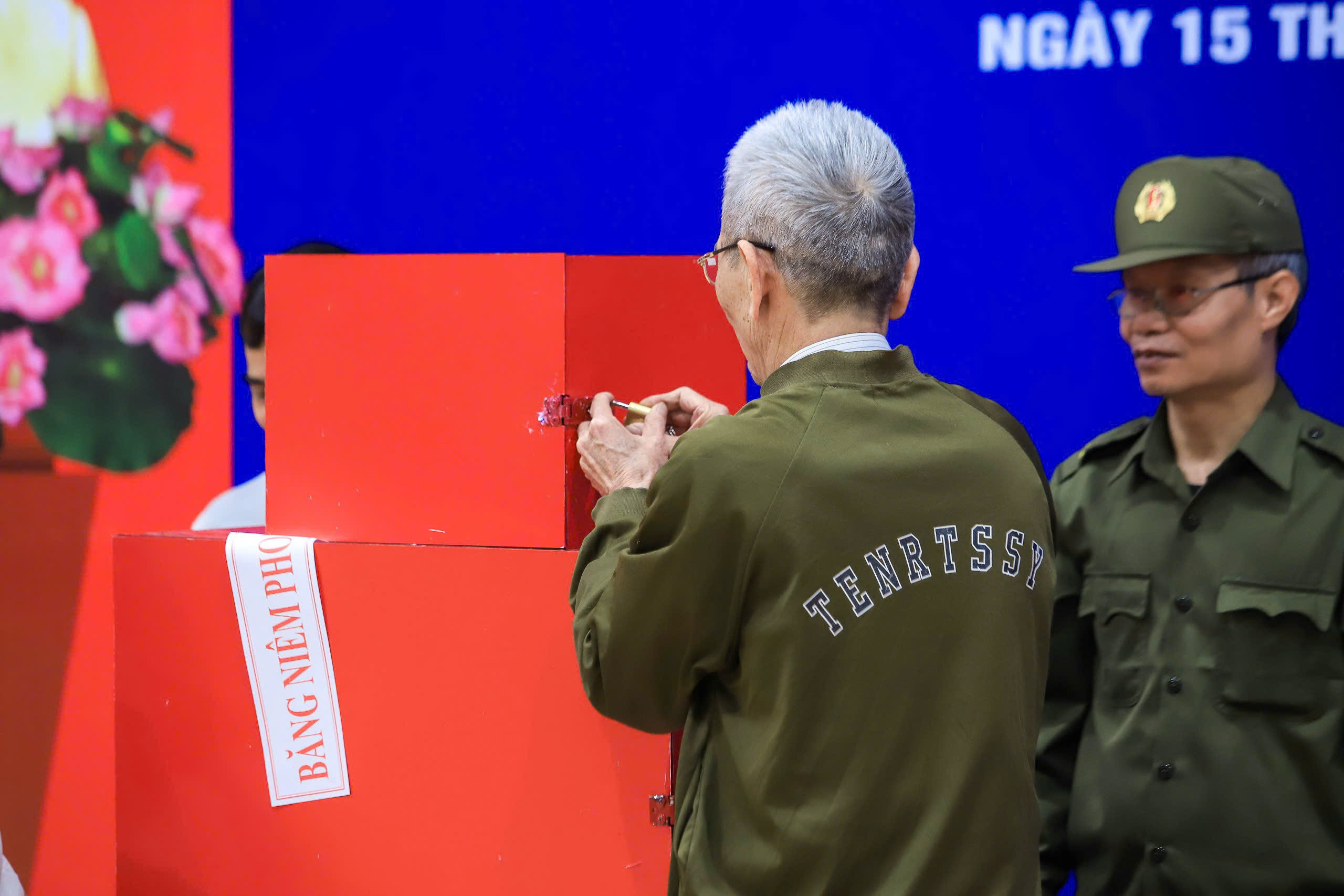 Phường Đống Đa vận hành thử quy trình bỏ phiếu bầu cử 2026 - Ảnh 3. Phường Đống Đa vận hành thử quy trình bỏ phiếu bầu cử 2026 - Ảnh 3.