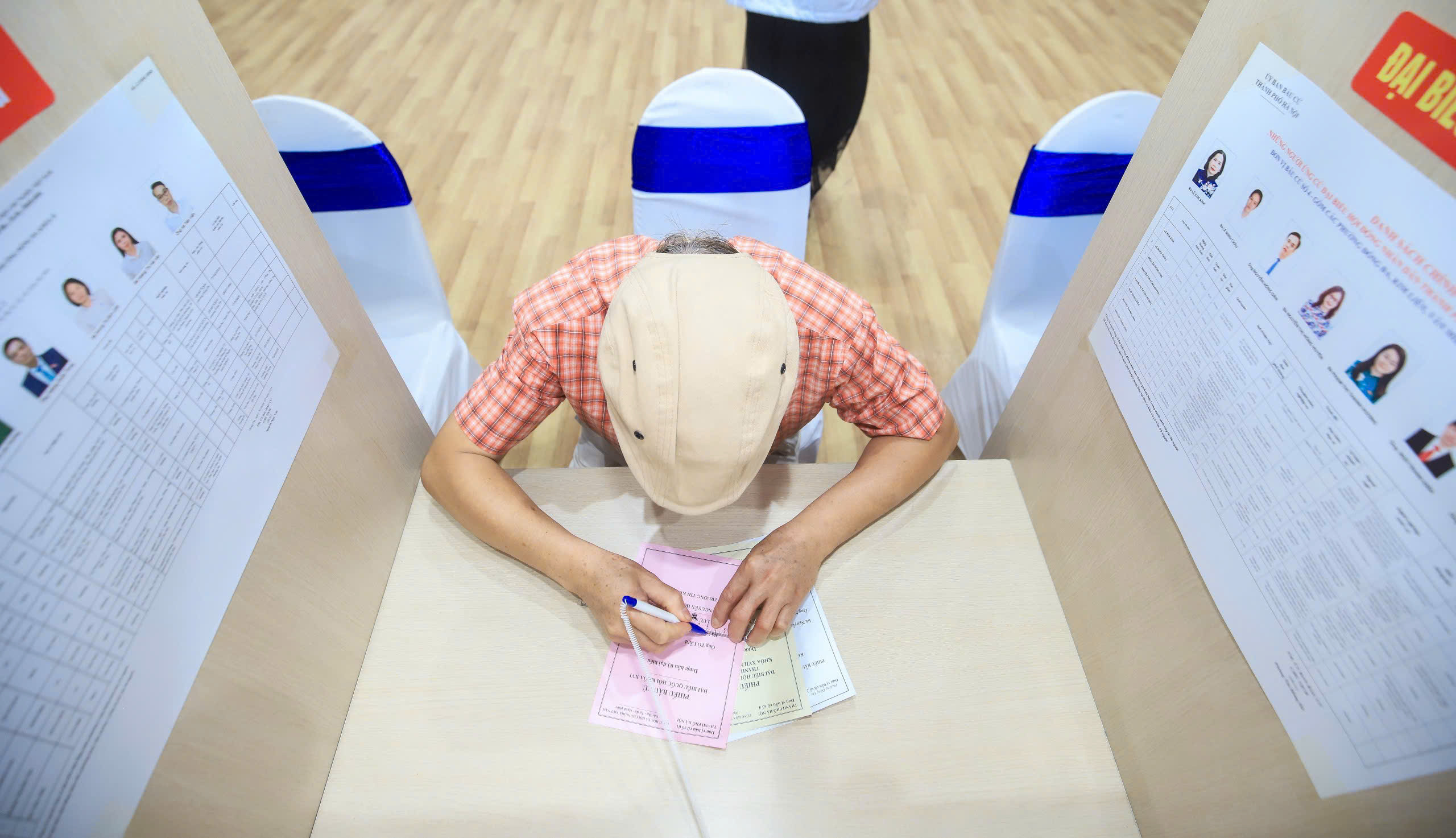 Phường Đống Đa vận hành thử quy trình bỏ phiếu bầu cử 2026 - Ảnh 6. Phường Đống Đa vận hành thử quy trình bỏ phiếu bầu cử 2026 - Ảnh 6.