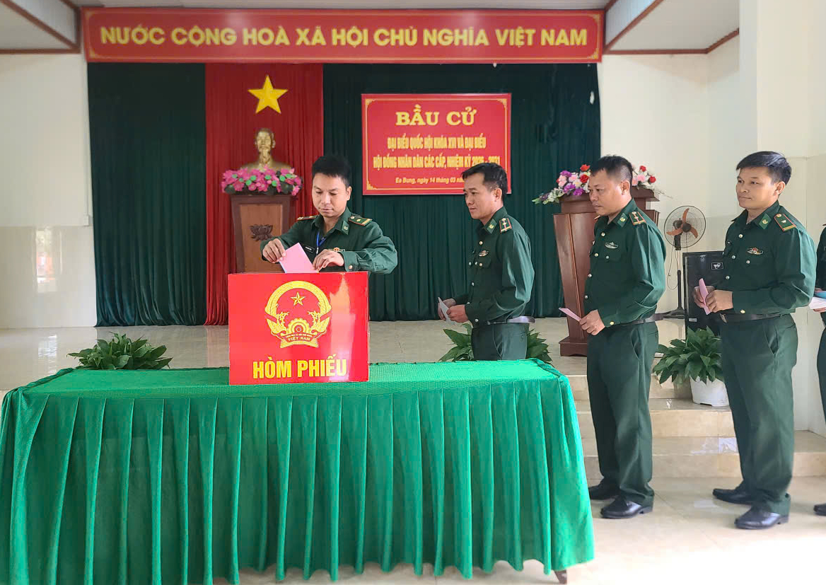 Lực lượng vũ trang Đắk Lắk tổ chức bầu cử sớm đảm bảo an ninh trật tự 2026 - Ảnh 1.