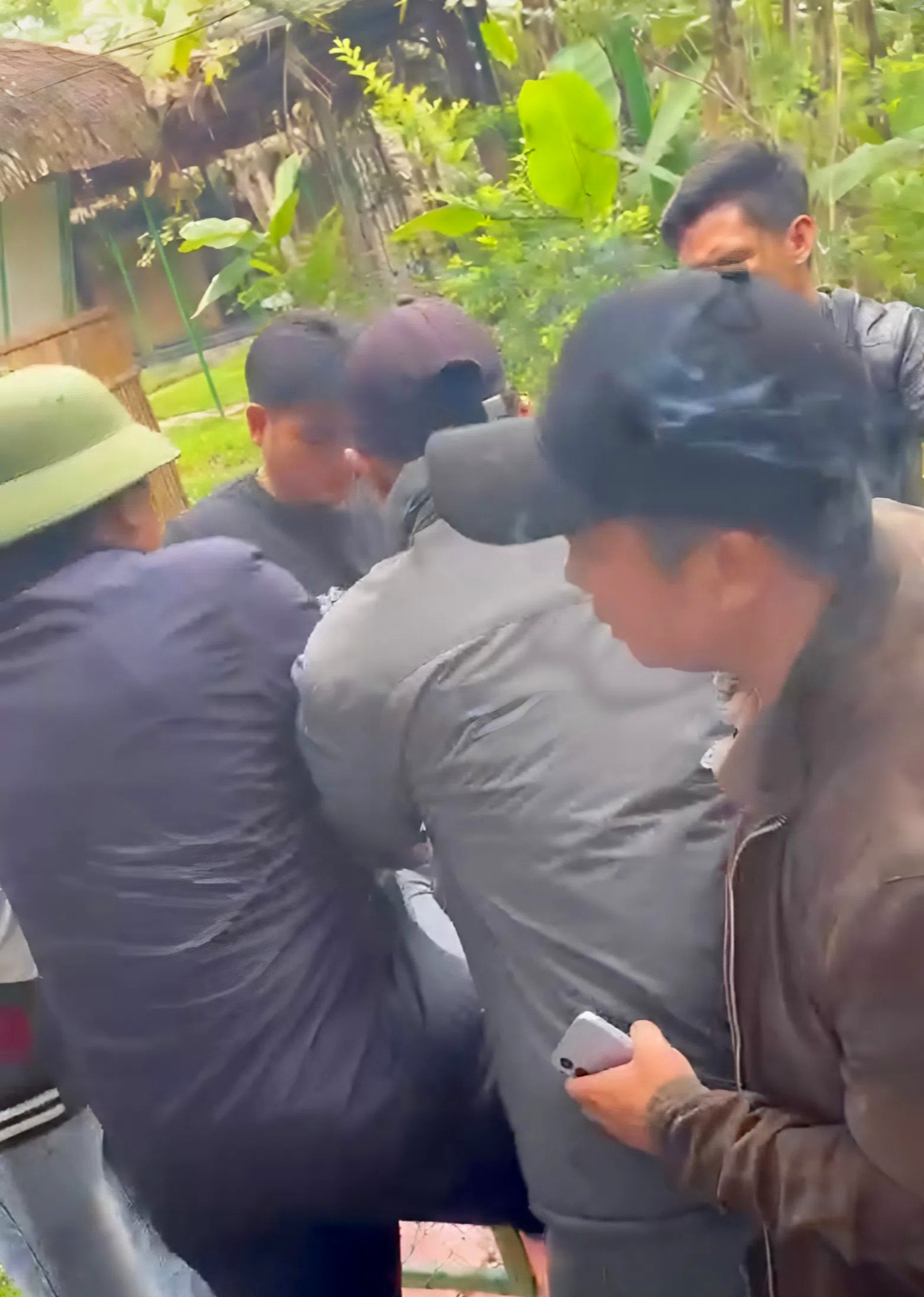 Doanh nghiệp Phù Sa Đỏ cầu cứu vì bị gây rối tại Khu du lịch Phong Nha - Kẻ Bàng - Ảnh 2. Doanh nghiệp Phù Sa Đỏ cầu cứu vì bị gây rối tại Khu du lịch Phong Nha - Kẻ Bàng - Ảnh 2.