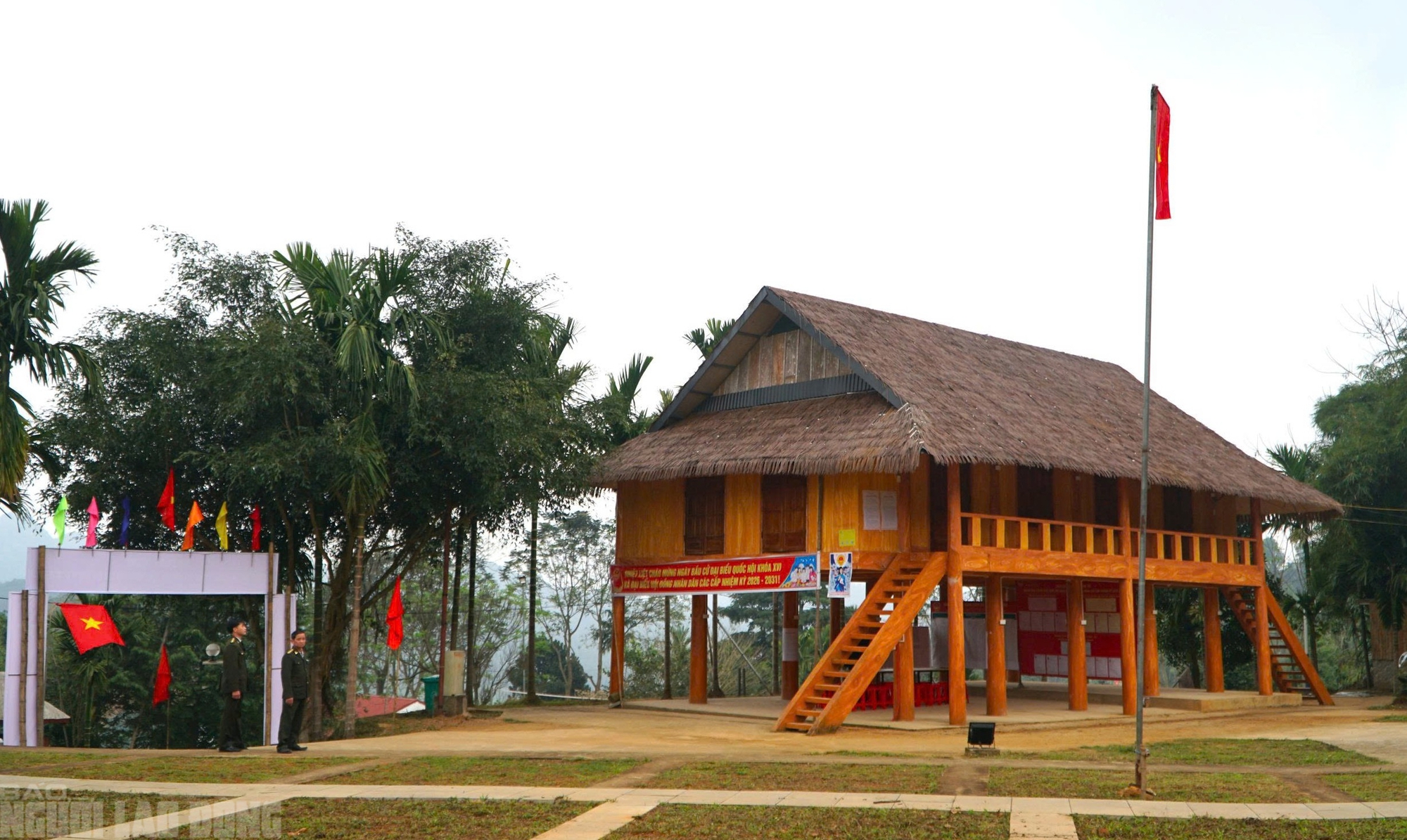 Điểm du lịch nổi tiếng ở Thanh H&oacute;a rực rỡ cờ Tổ quốc trước ng&agrave;y bầu cử - Ảnh 17.