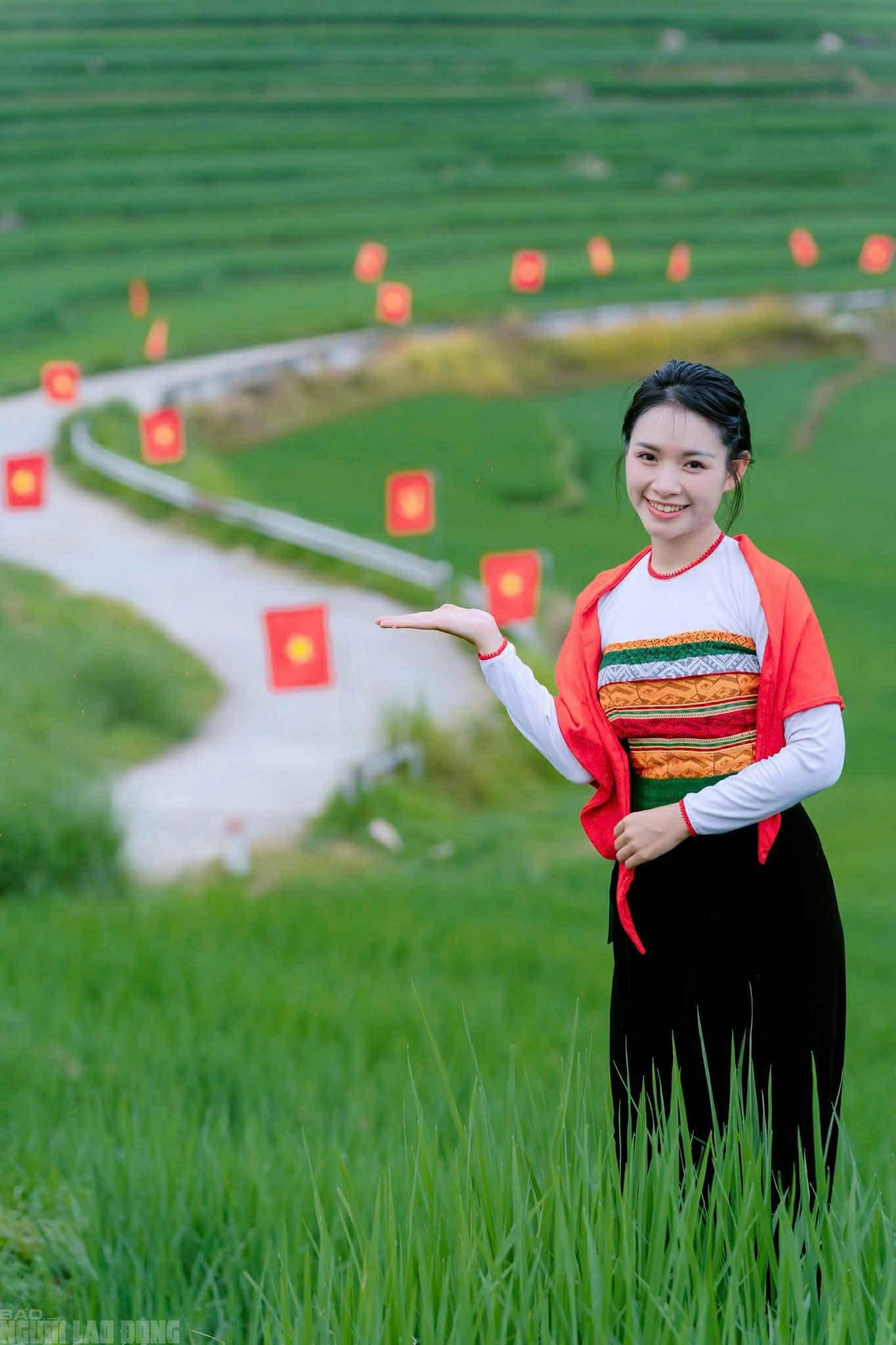 Điểm du lịch nổi tiếng ở Thanh H&oacute;a rực rỡ cờ Tổ quốc trước ng&agrave;y bầu cử - Ảnh 15.